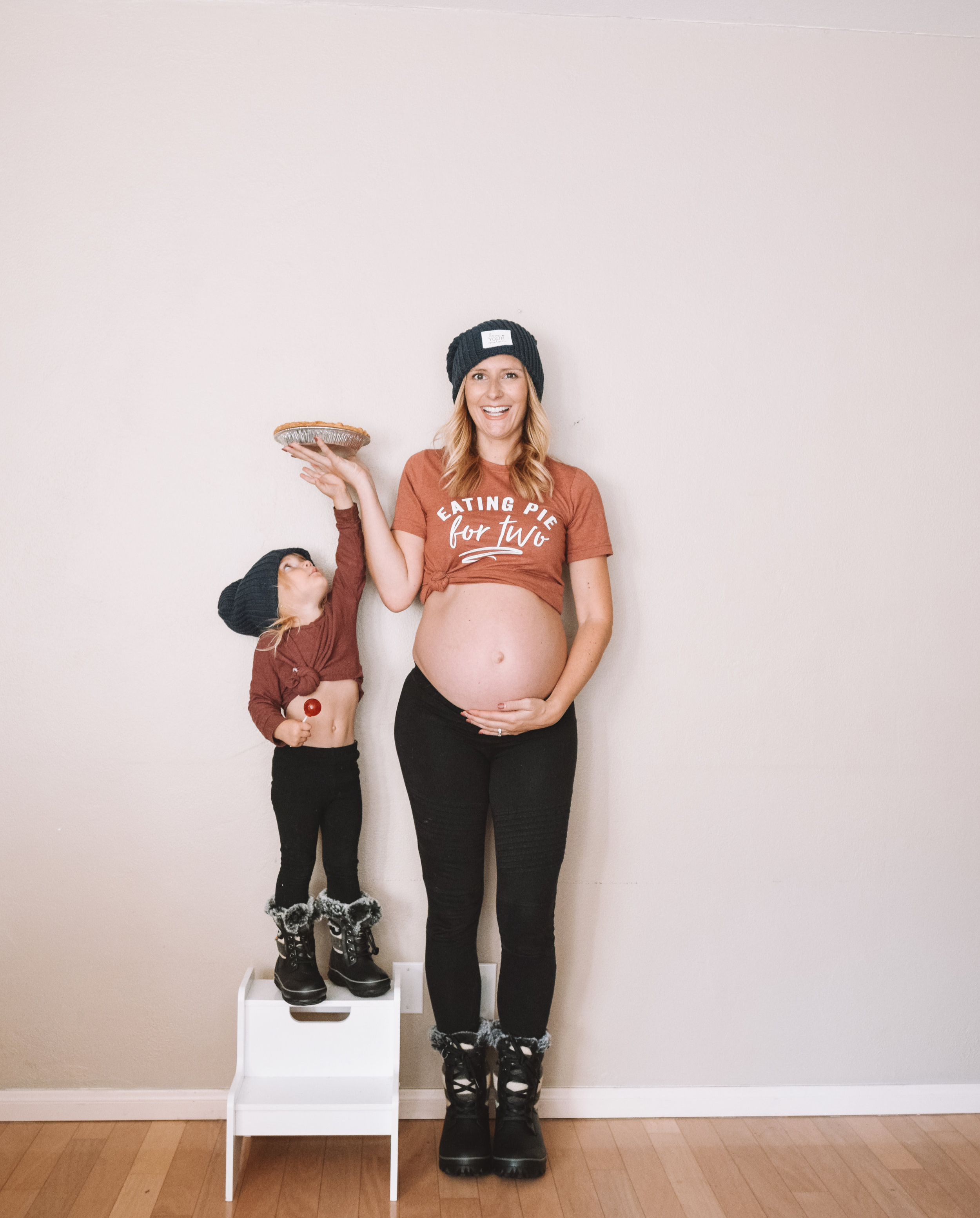 Funny Pregnancy Shirts - Cute Weekly Pregnancy Photos - The Overwhelmed Mommy Blogger