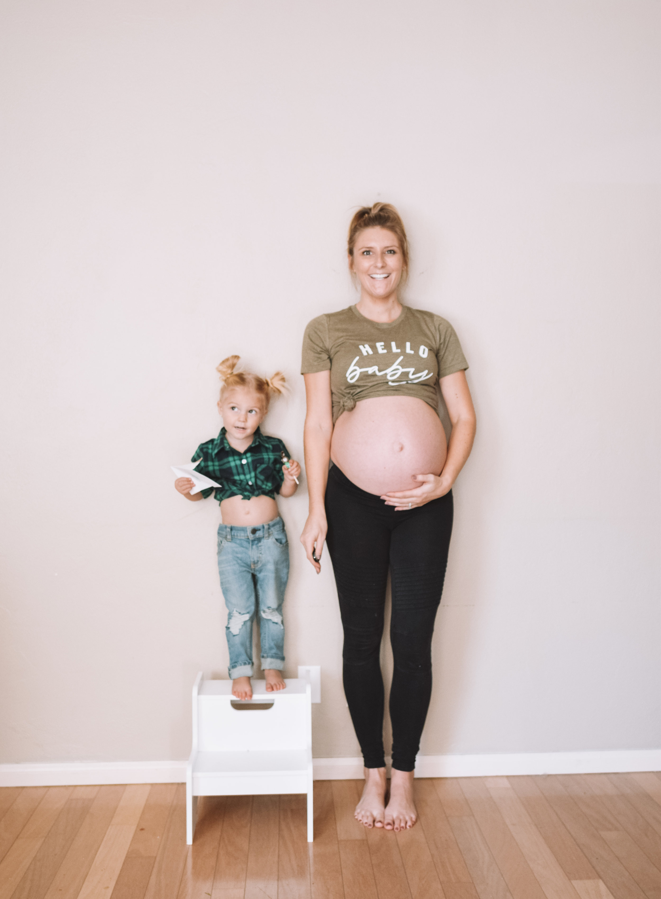 Funny Pregnancy Shirts - Cute Weekly Pregnancy Photos - The Overwhelmed Mommy Blogger