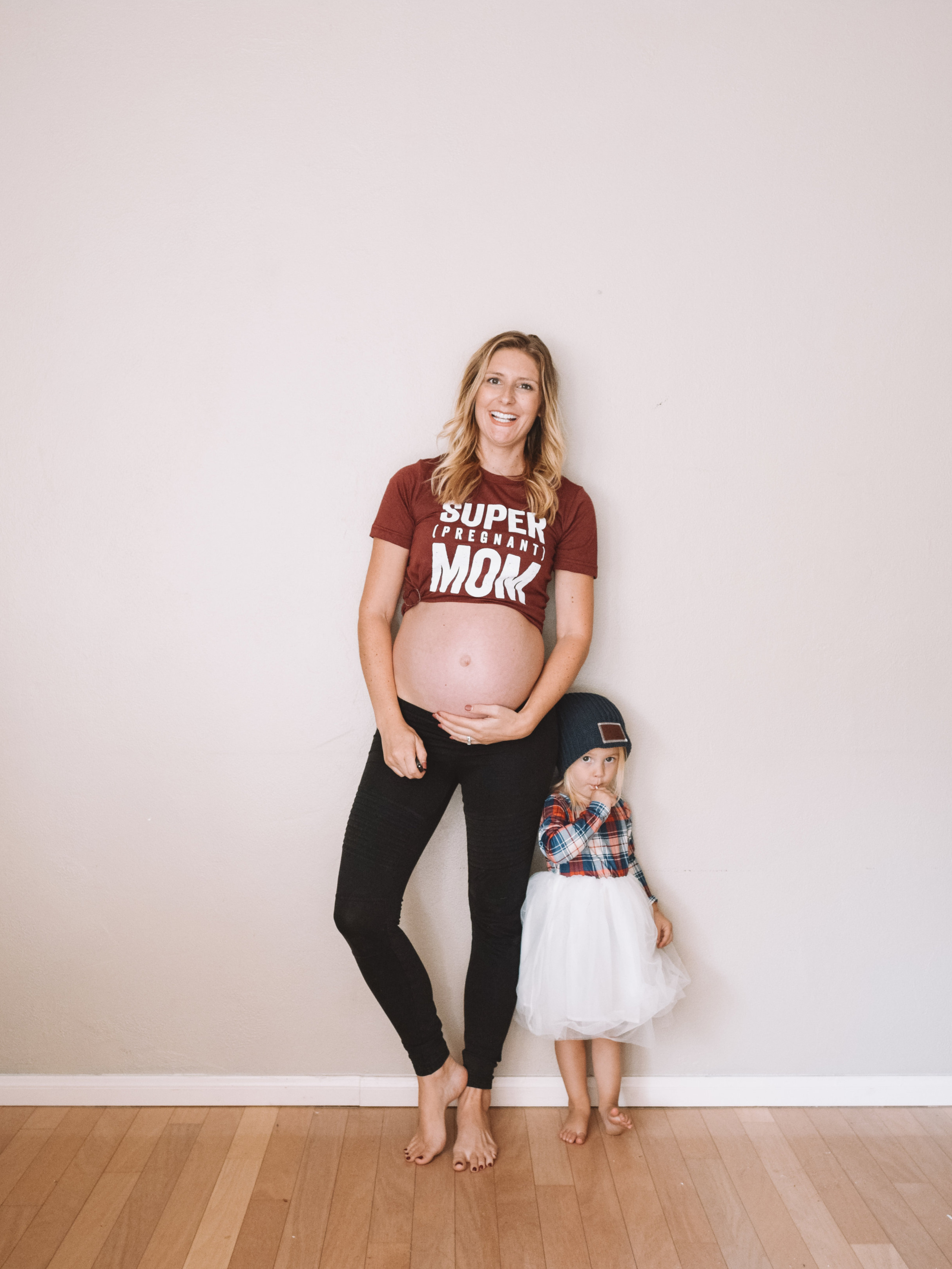 Funny Pregnancy Shirts - Cute Weekly Pregnancy Photos - The Overwhelmed Mommy Blogger