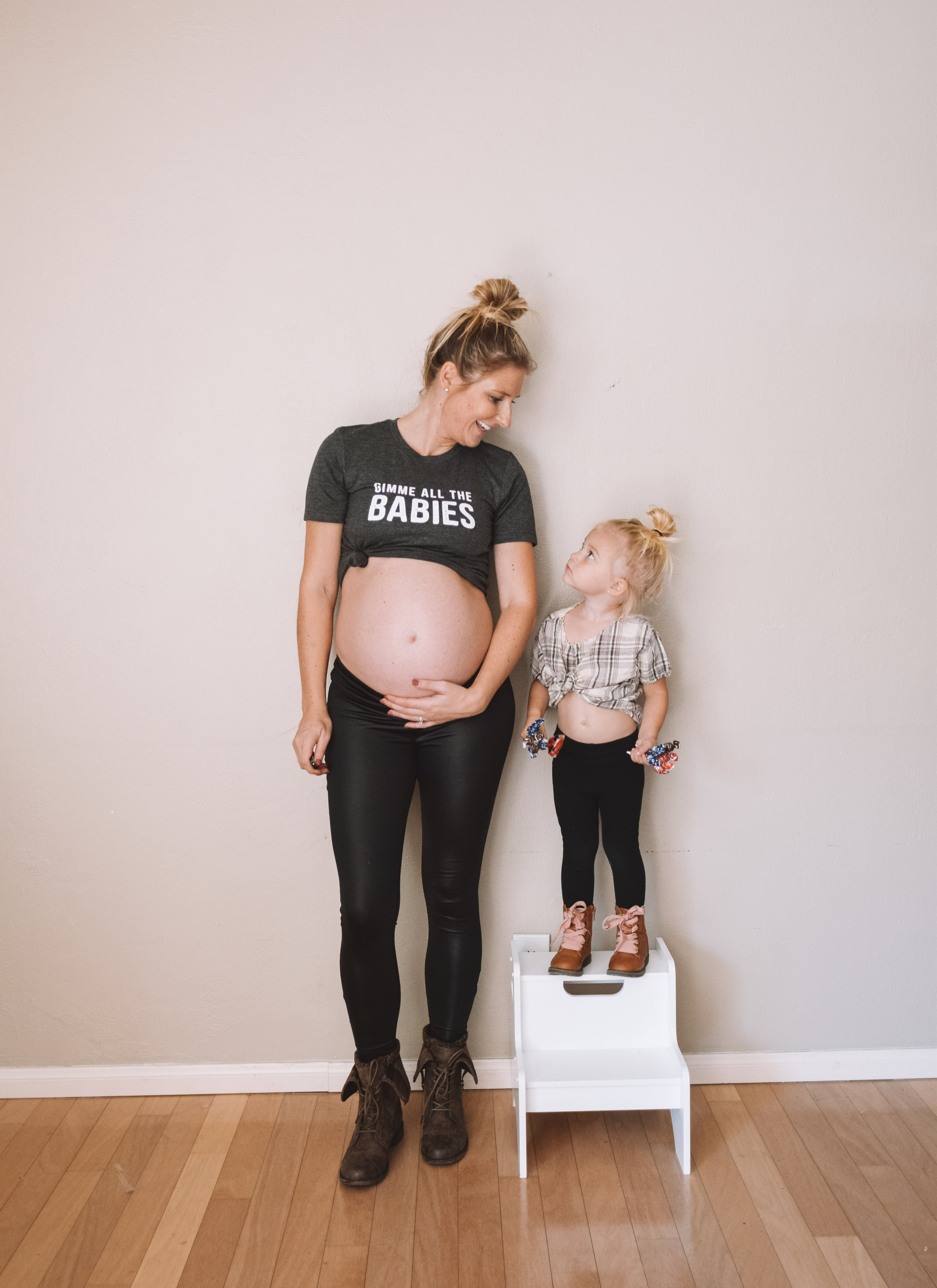 Funny Pregnancy Shirts - Cute Weekly Pregnancy Photos - The Overwhelmed Mommy Blogger