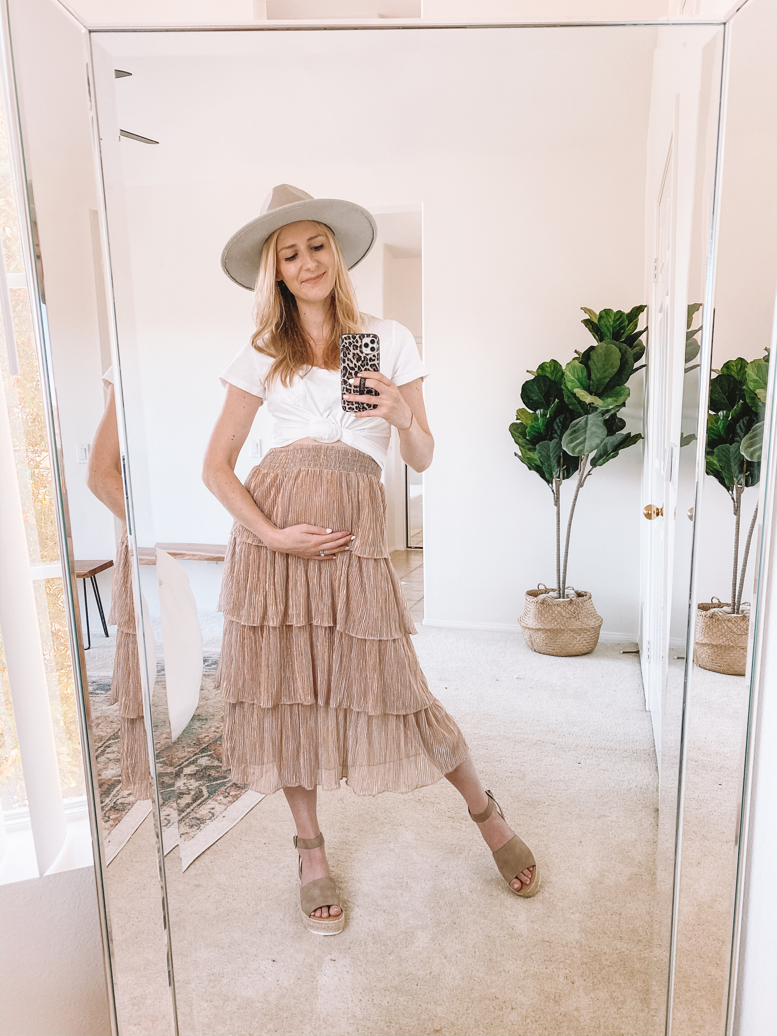 Comfy Pregnancy Summer Outfit - Hey Pretty Thing