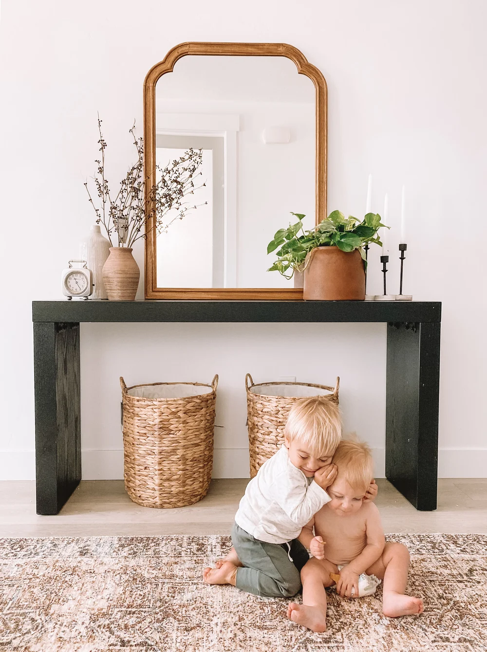 How to Decorate Entryway Console Table: Stunning Ideas to Impress