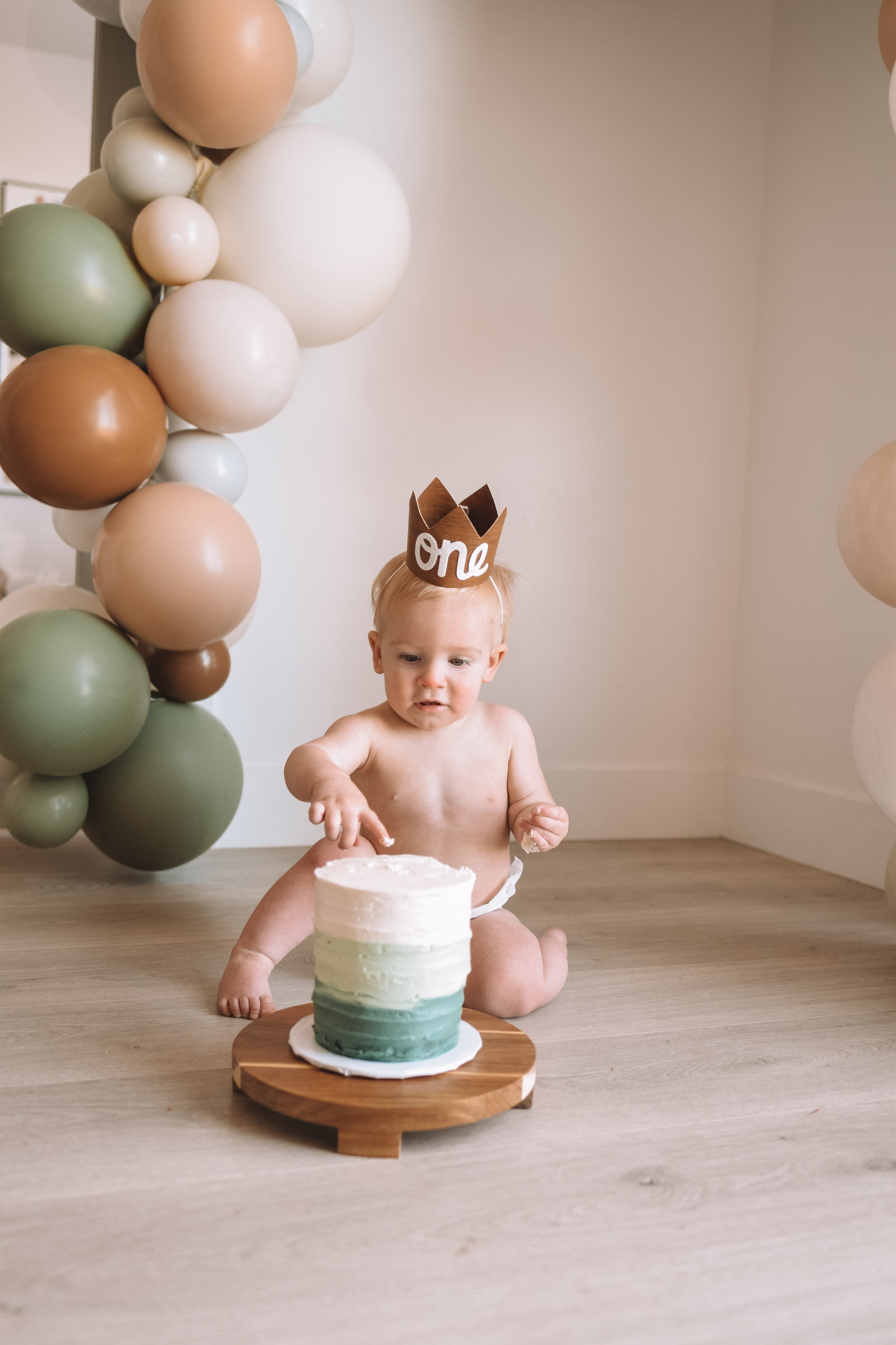 Hayes' 1st Birthday + Cake Smash - The Overwhelmed Mommy Blogger