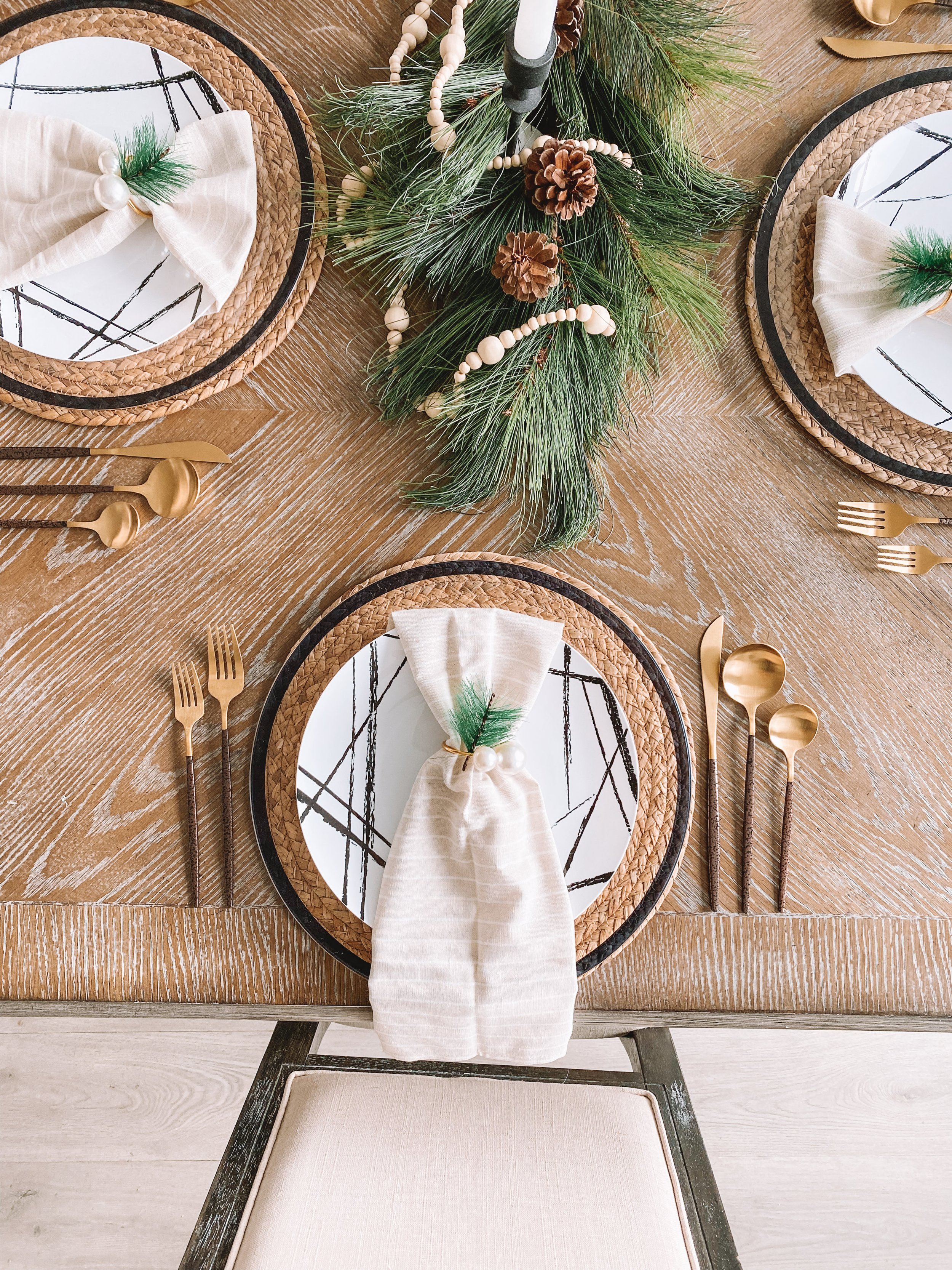 Christmas Table Decor &amp; Disposable Place Settings