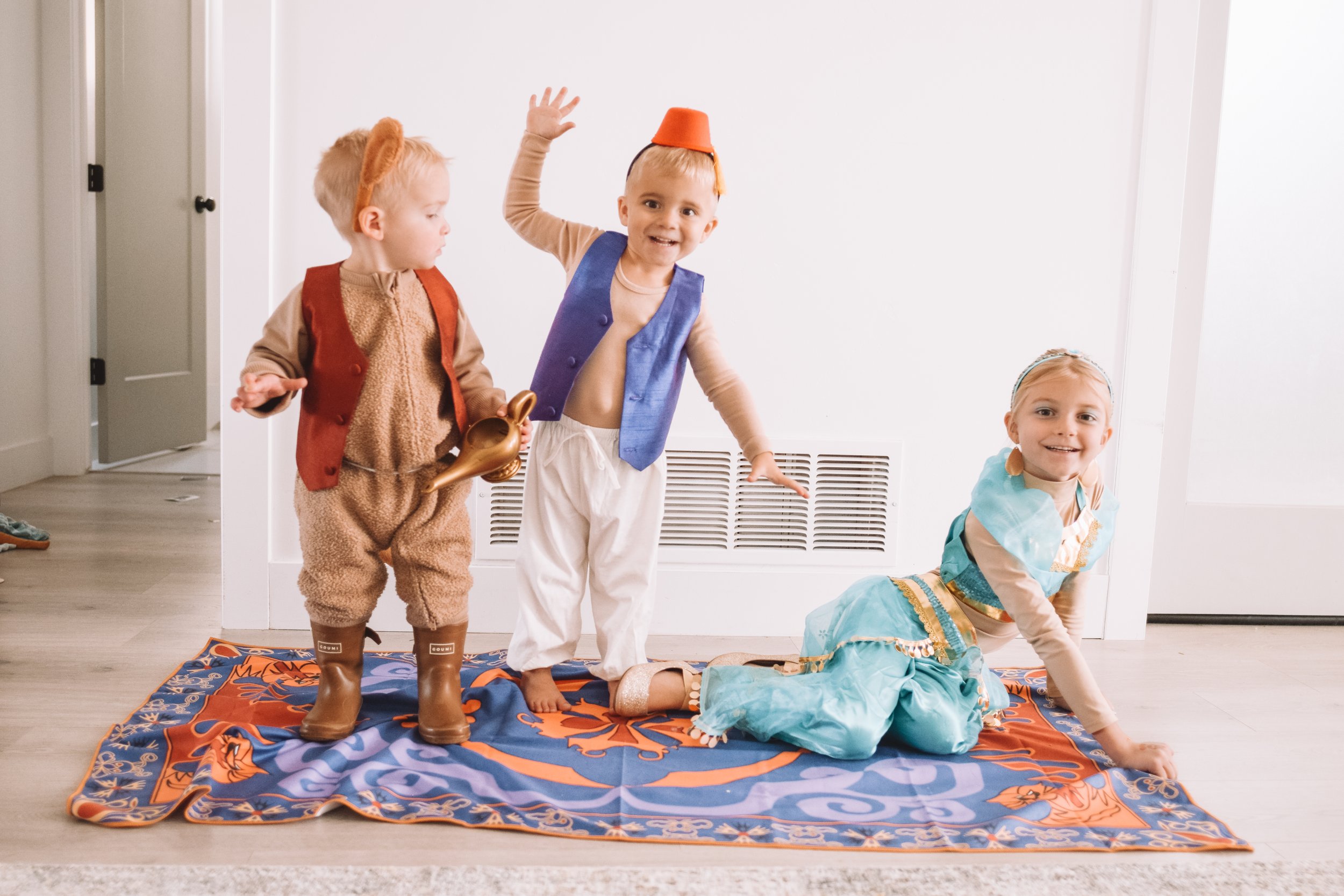 Family Halloween Costumes - Aladdin