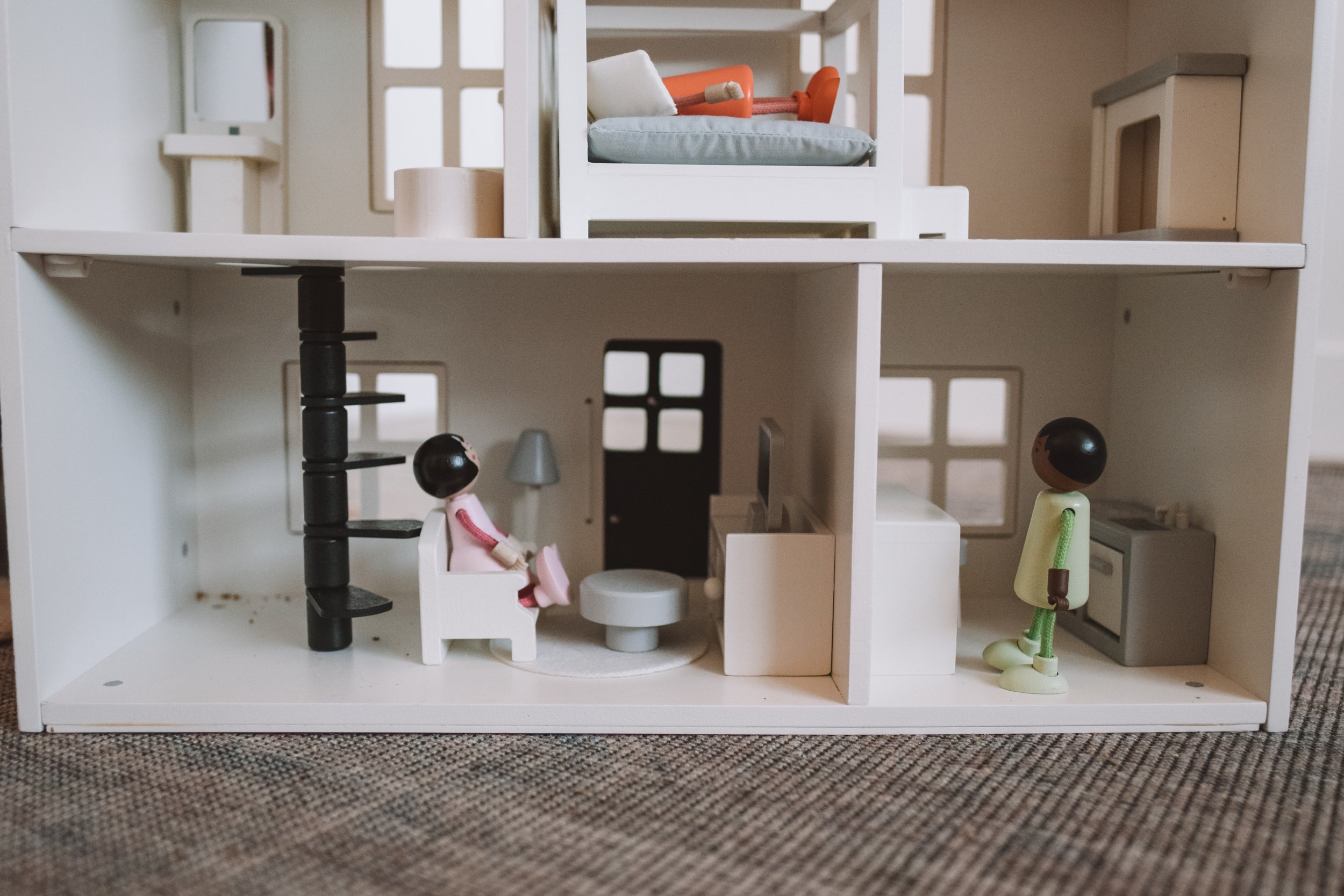 Kids Holiday Gift Ideas - Wooden Dollhouse