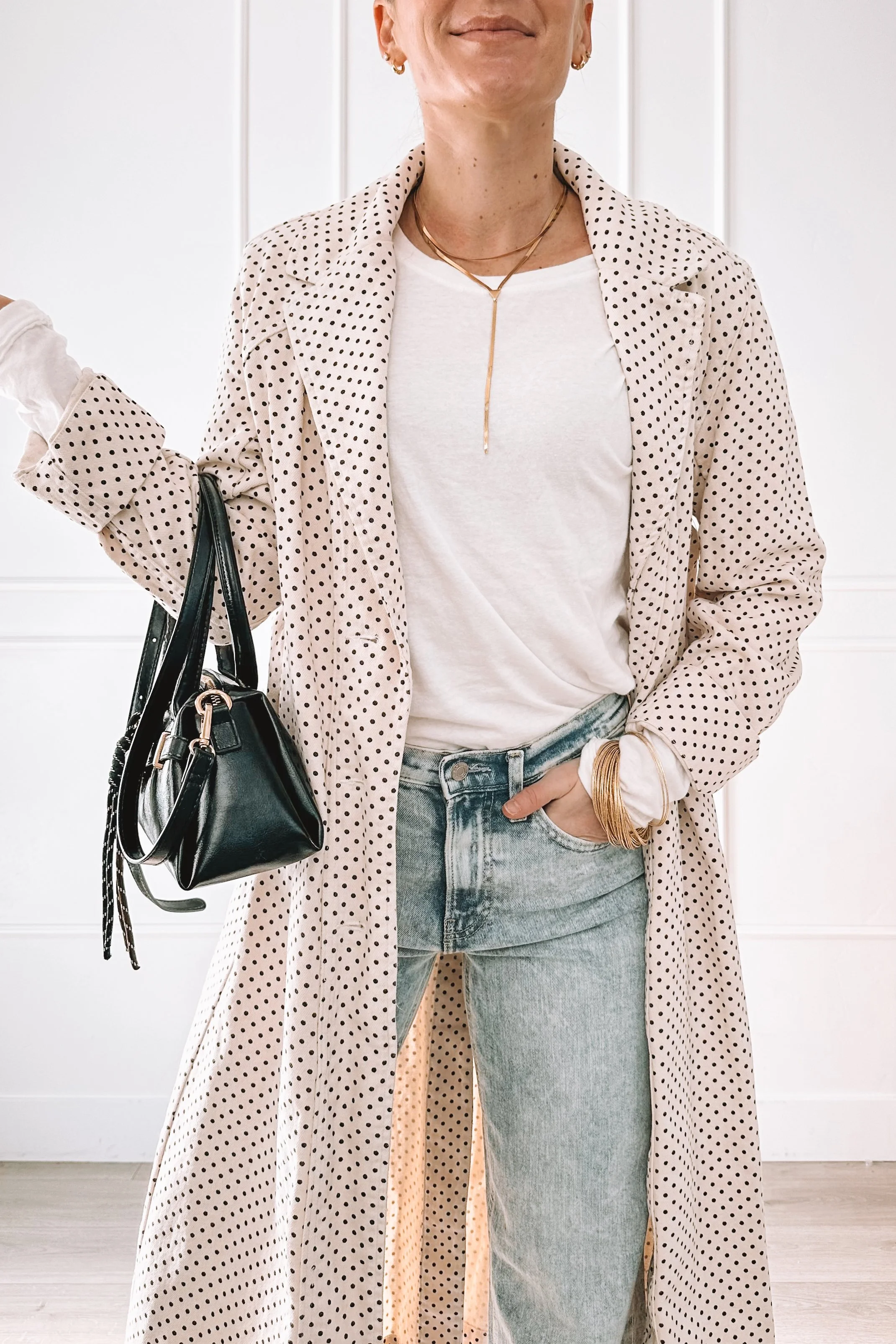 Neutral everyday outfit with denim and flats