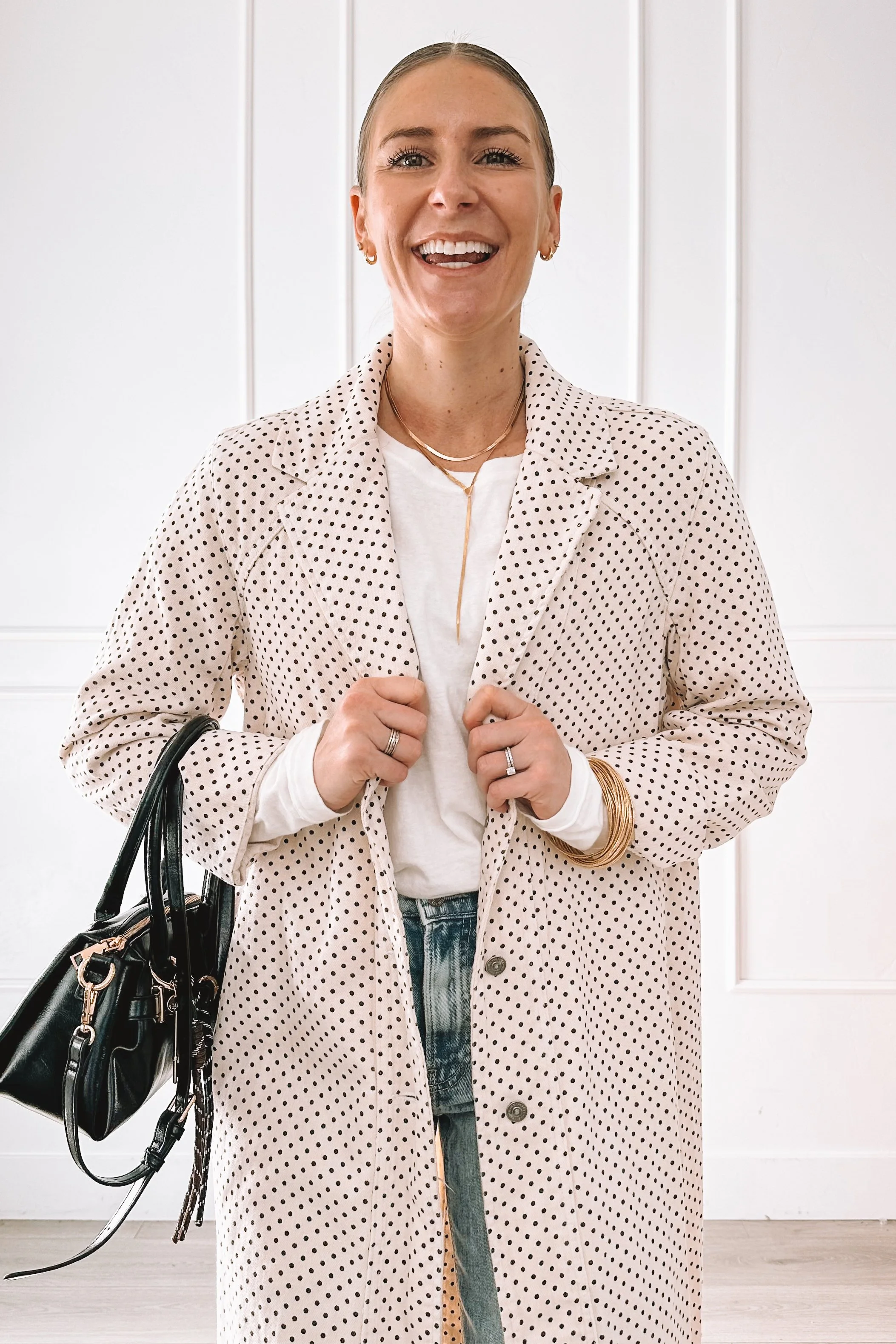 Neutral everyday outfit with denim and flats