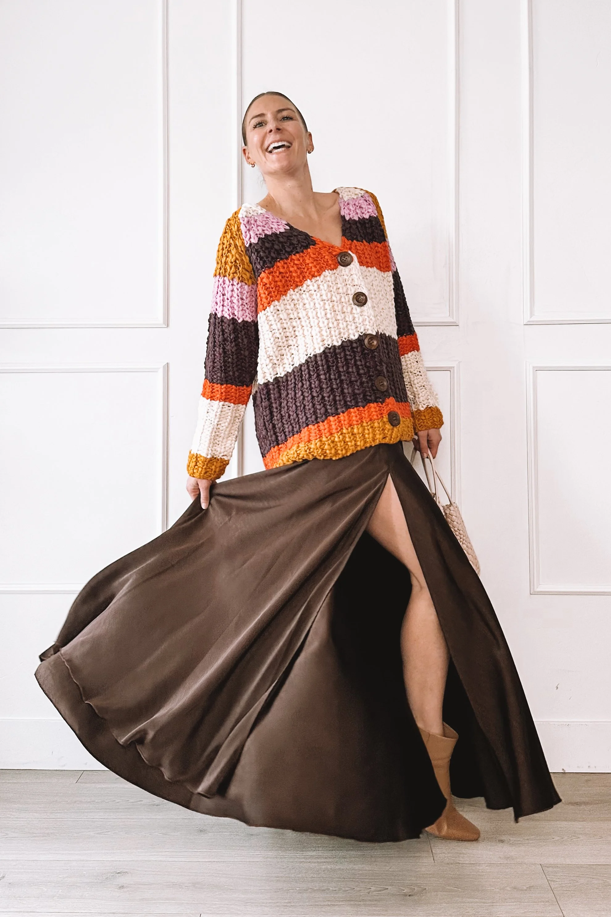 Everyday outfit ideas for moms casual skirt look