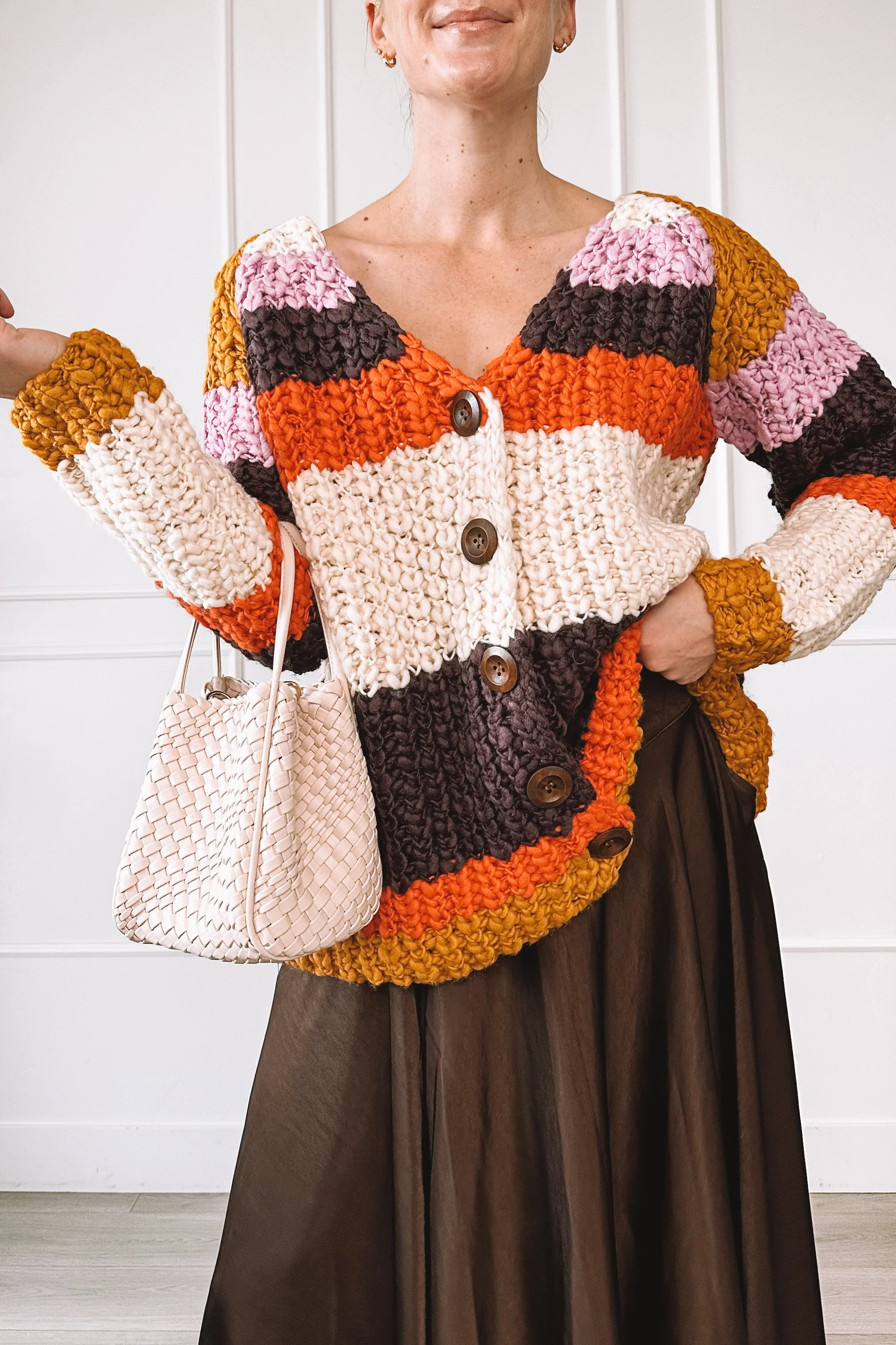 Everyday outfit ideas for moms casual skirt look