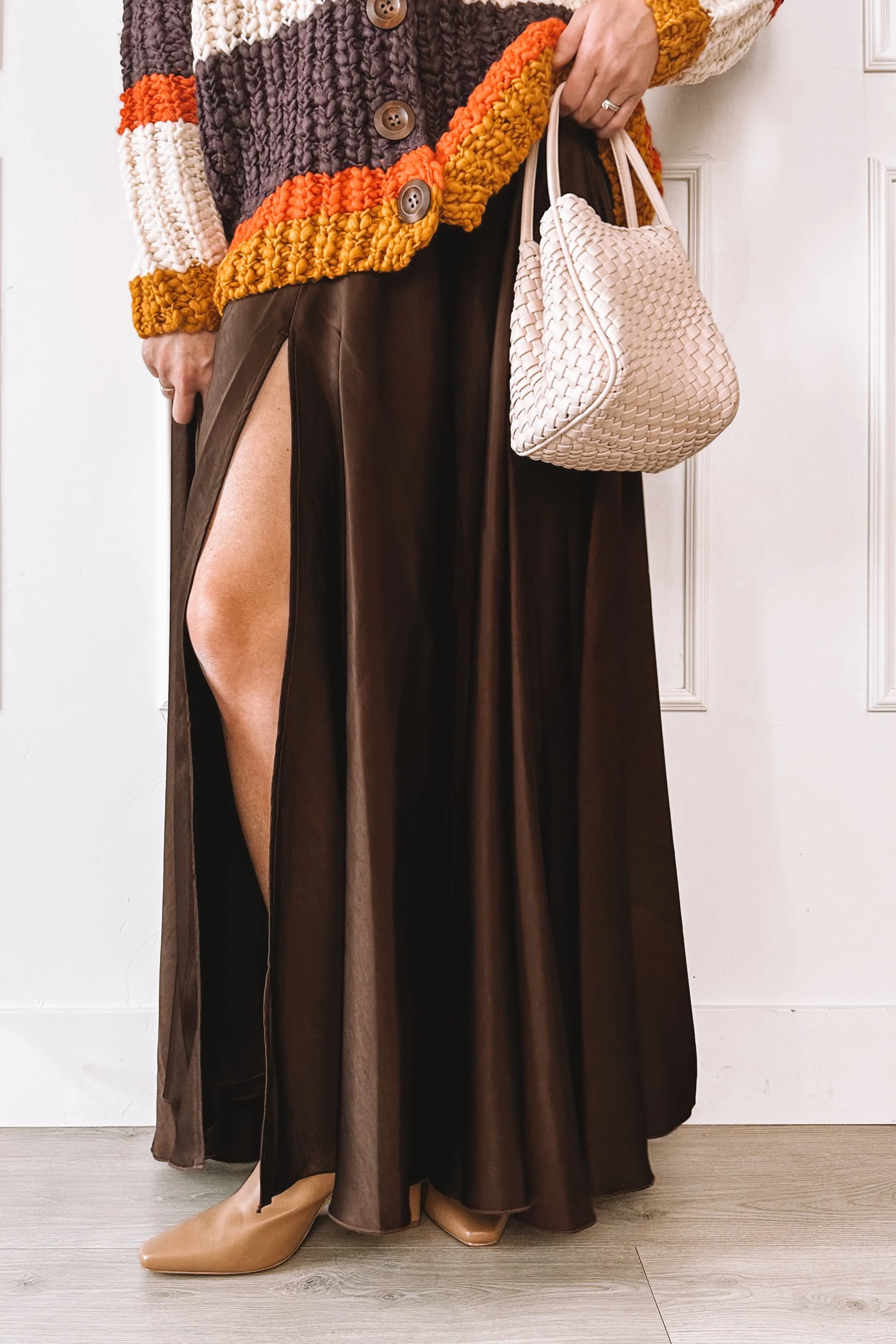 Everyday outfit ideas for moms casual skirt look