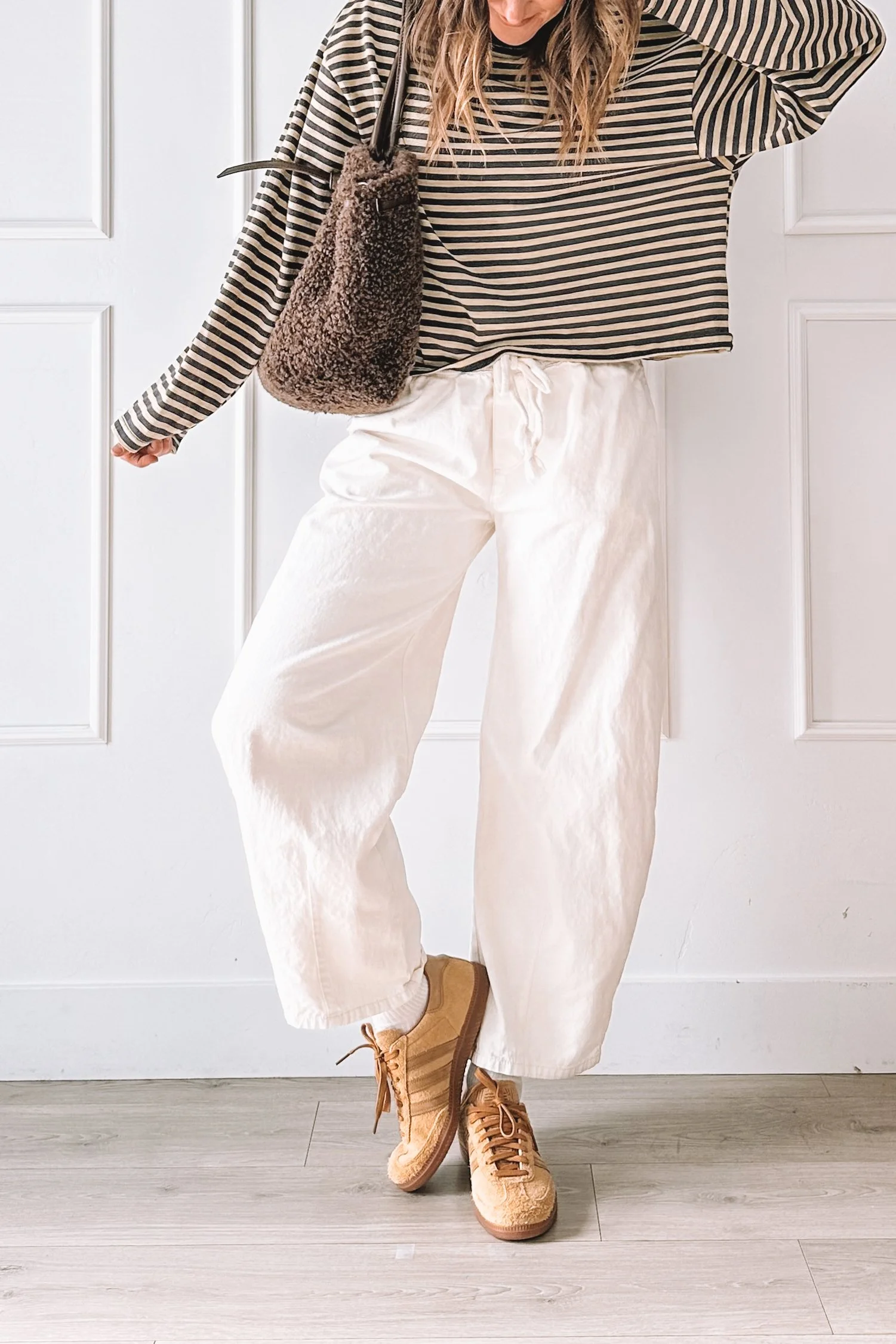 Comfy But Put Together Everyday Outfit With White Barrel Jeans