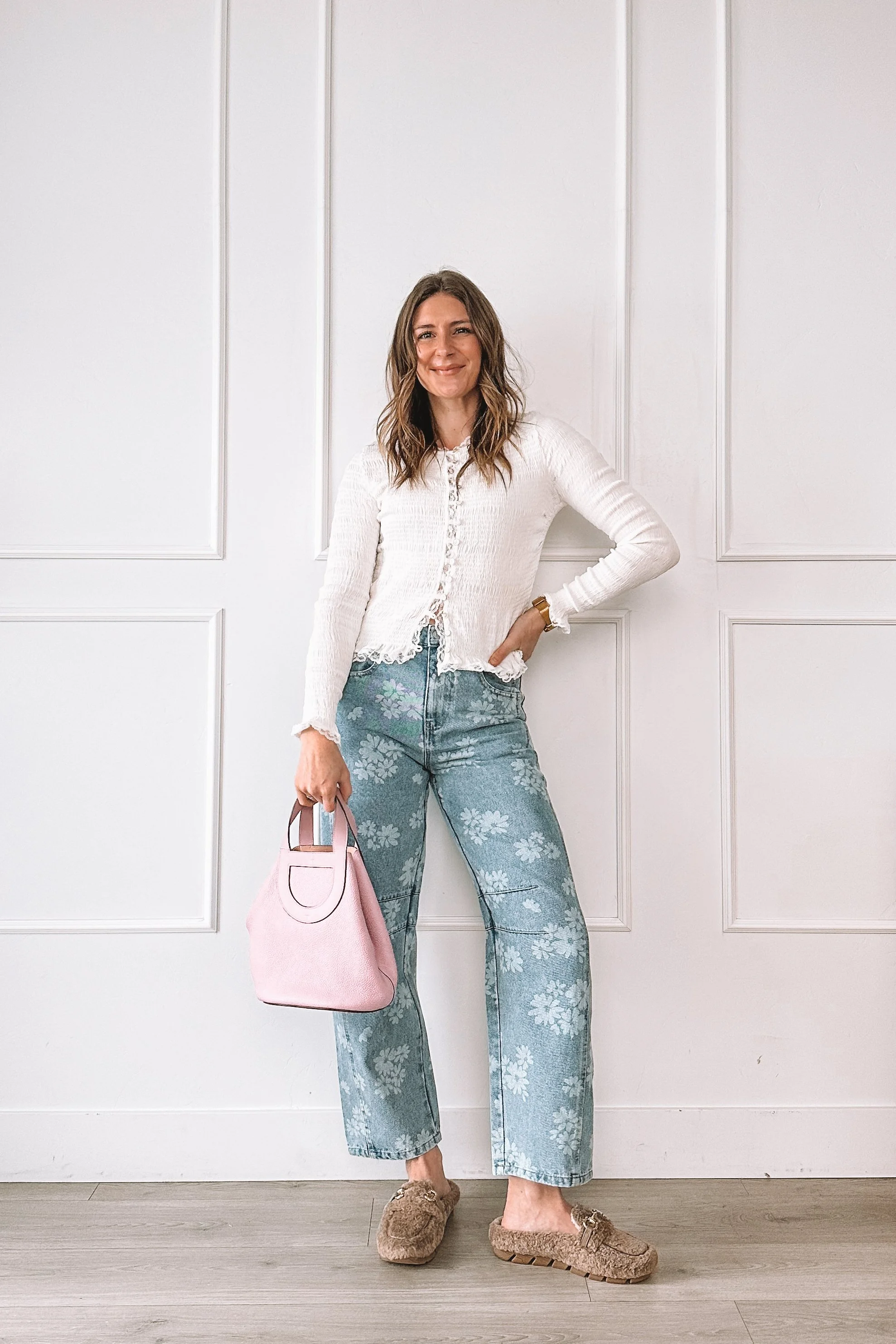 Floral jeans everyday outfit with cardigan and pink bag