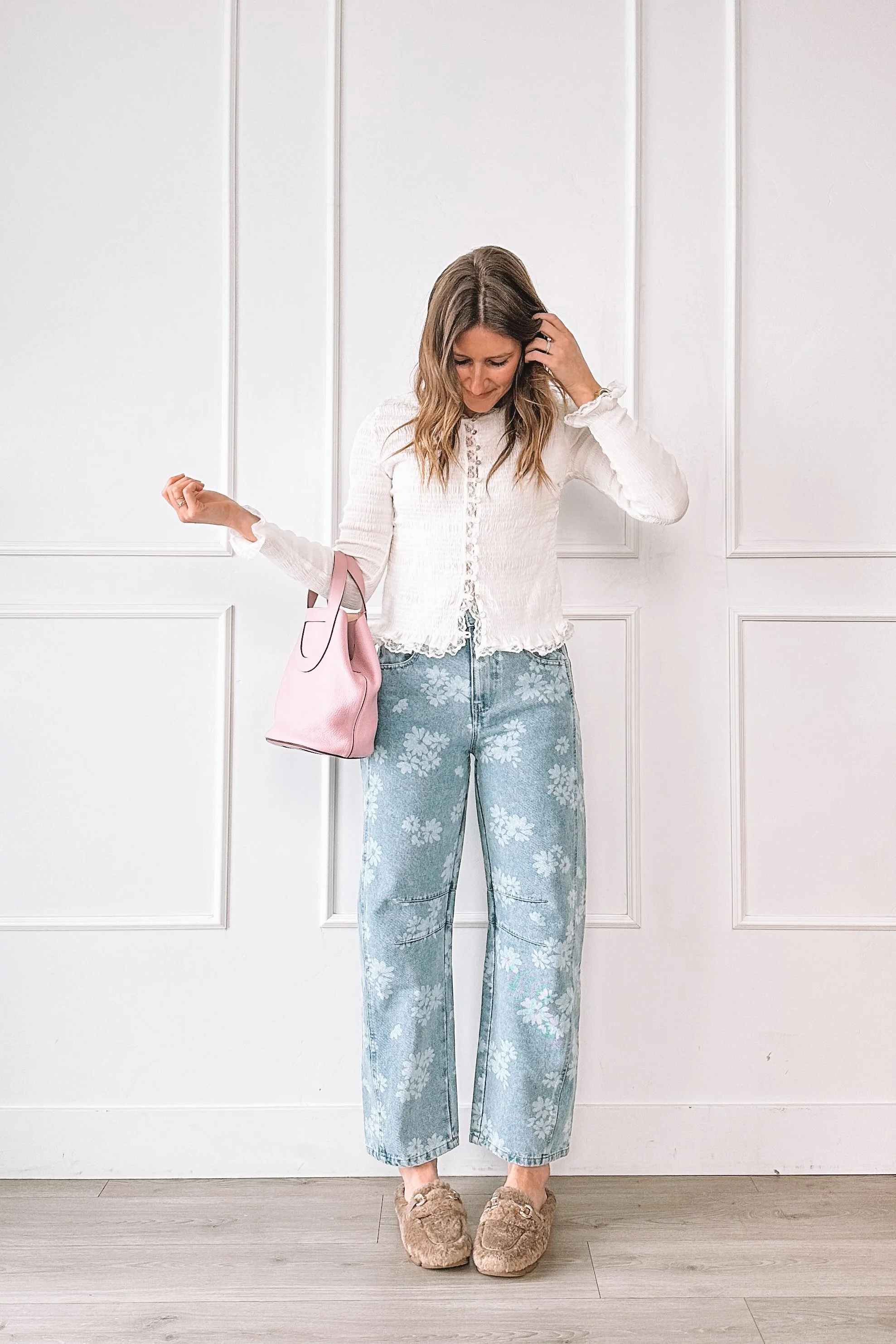 Floral jeans everyday outfit with cardigan and pink bag