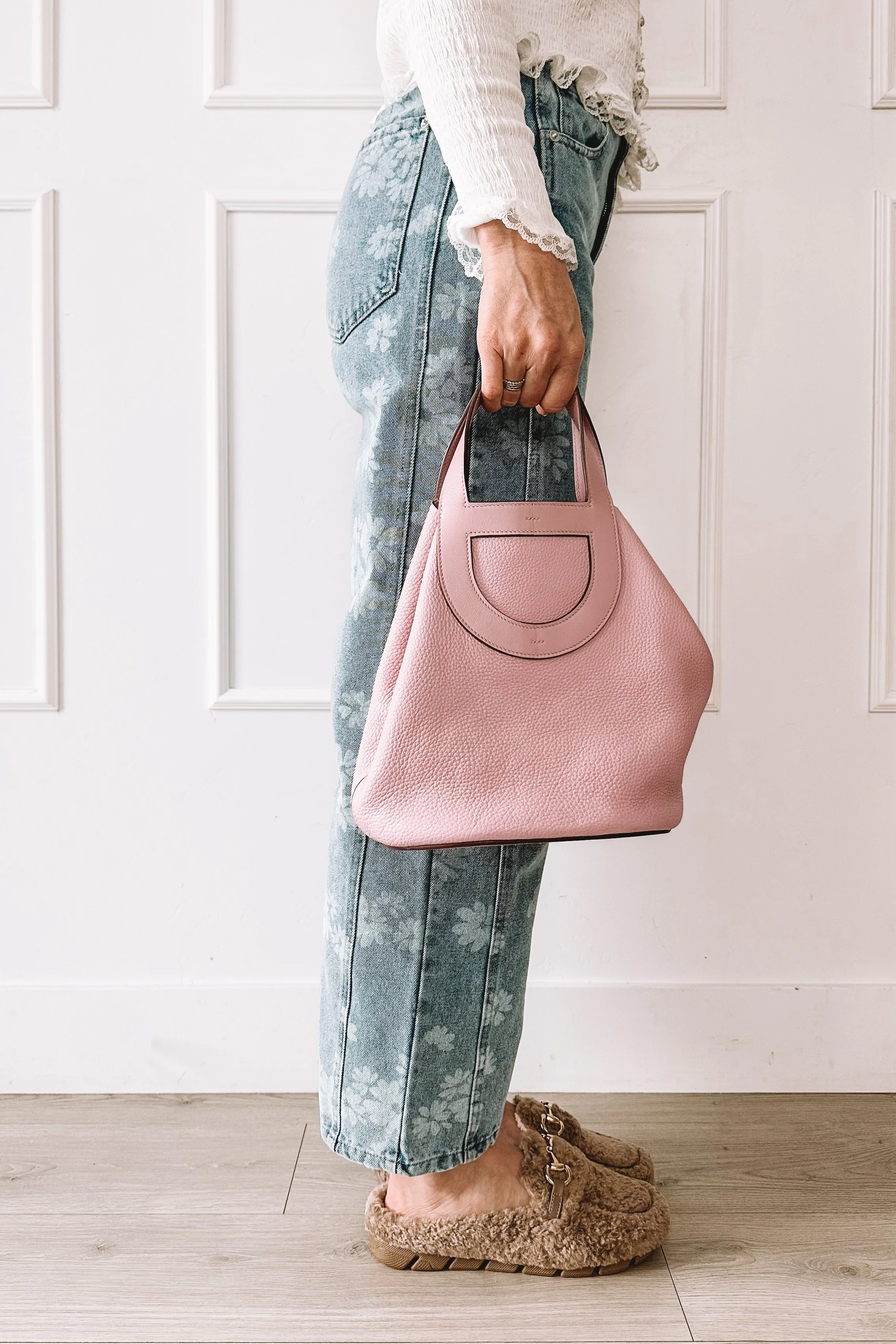 Floral jeans everyday outfit with cardigan and pink bag