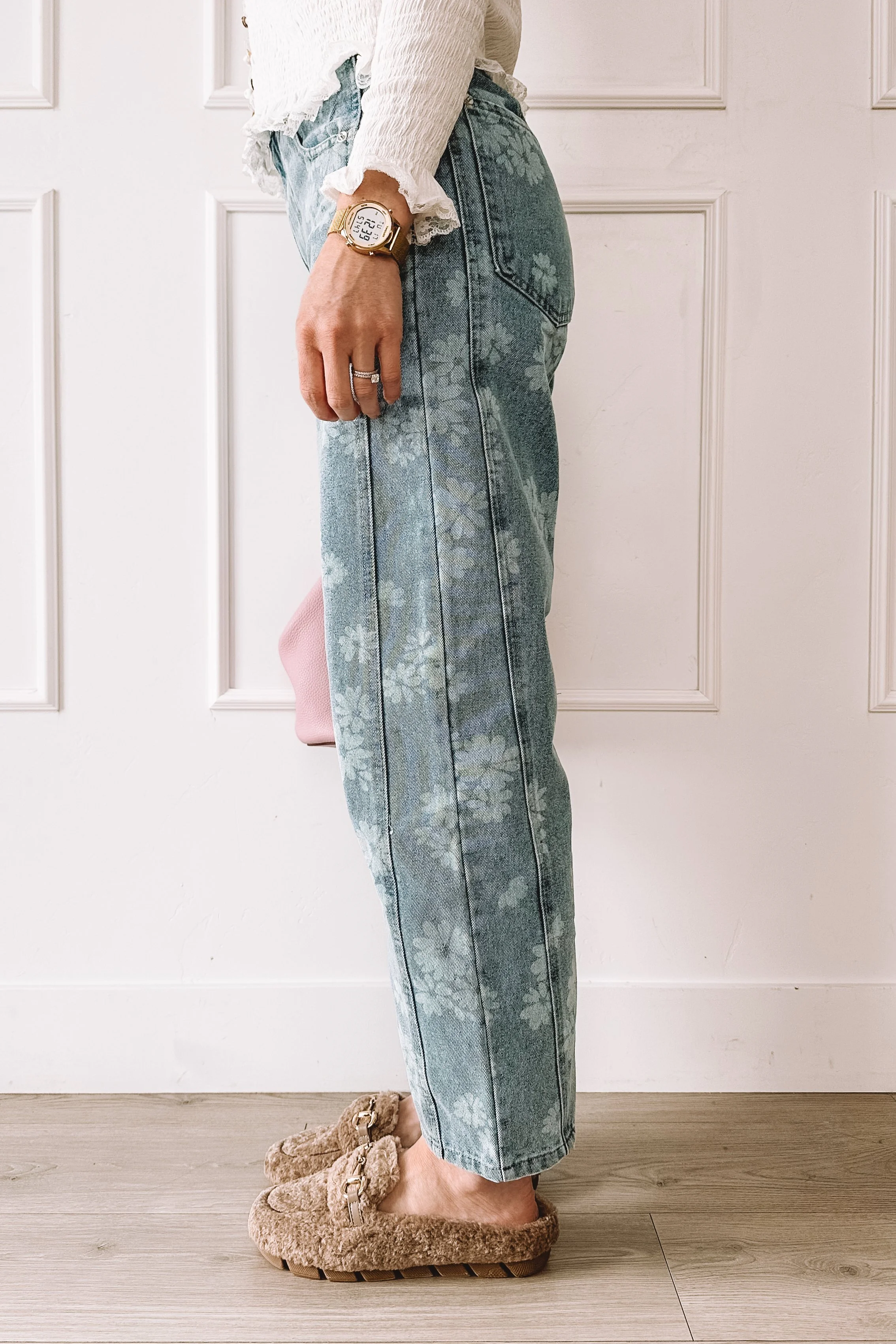 Floral jeans everyday outfit with cardigan and pink bag