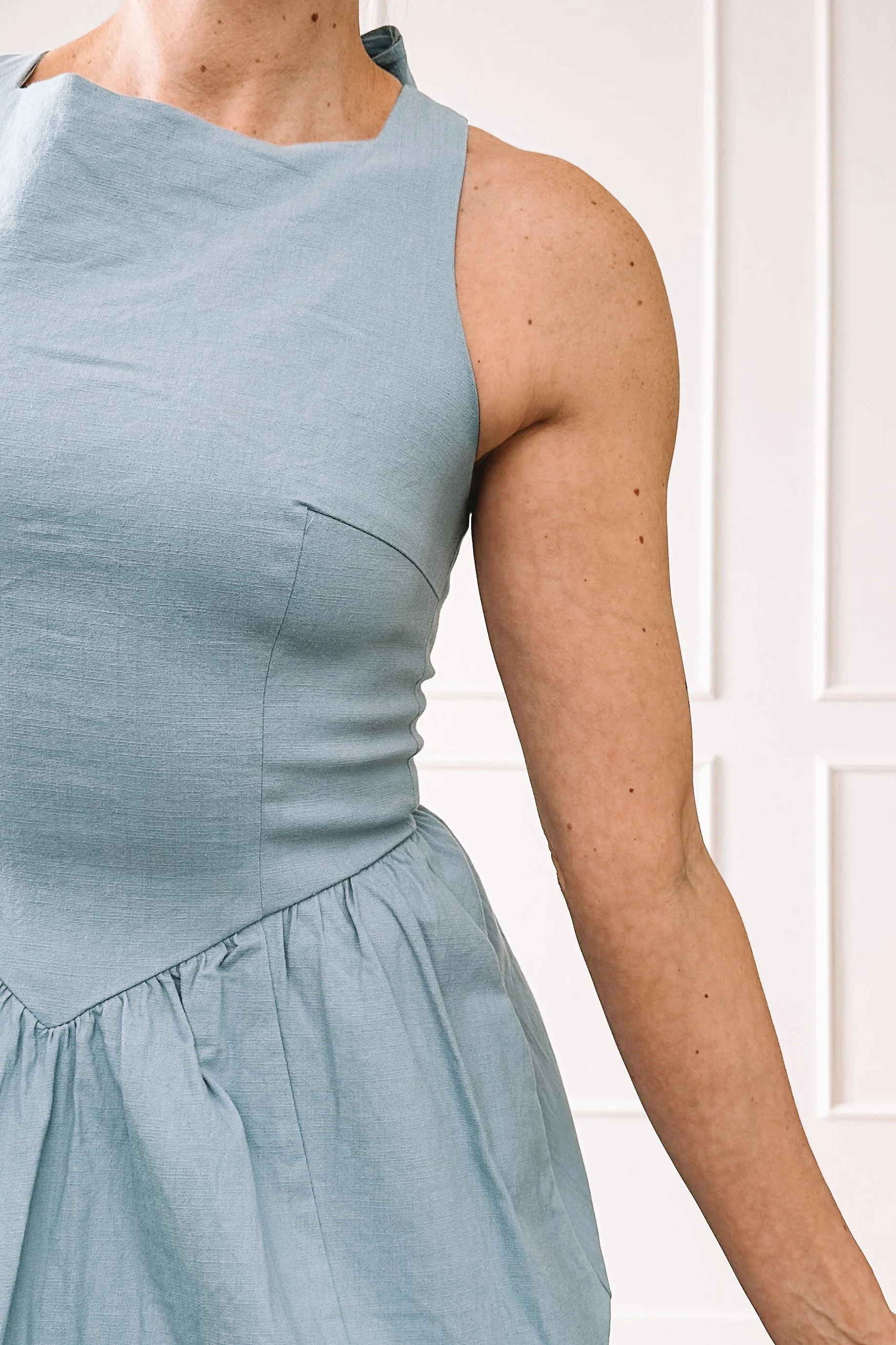 astr the label blue linen midi dress outfit