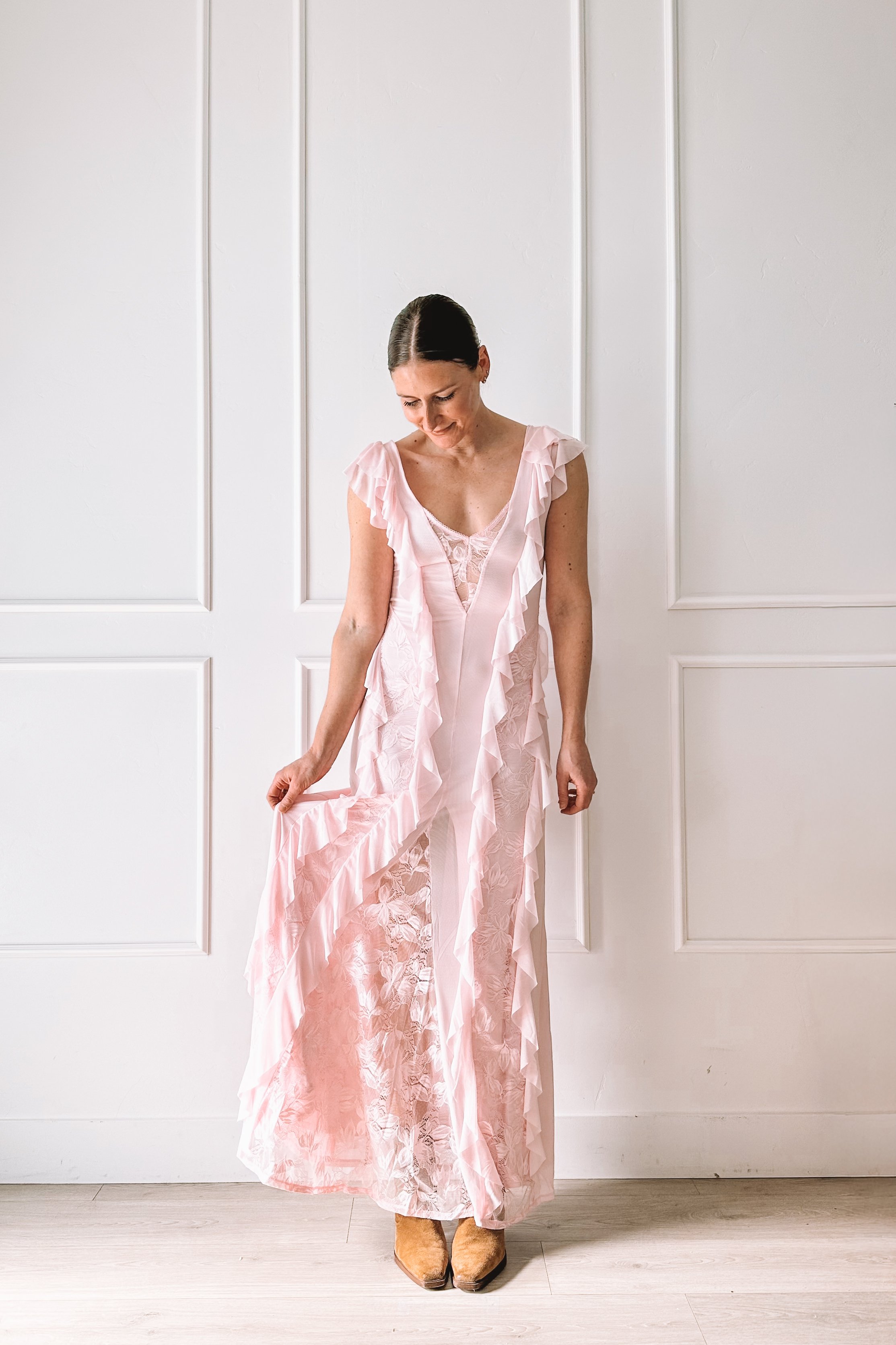 urban outfitters pink ruffle lace dress outfit