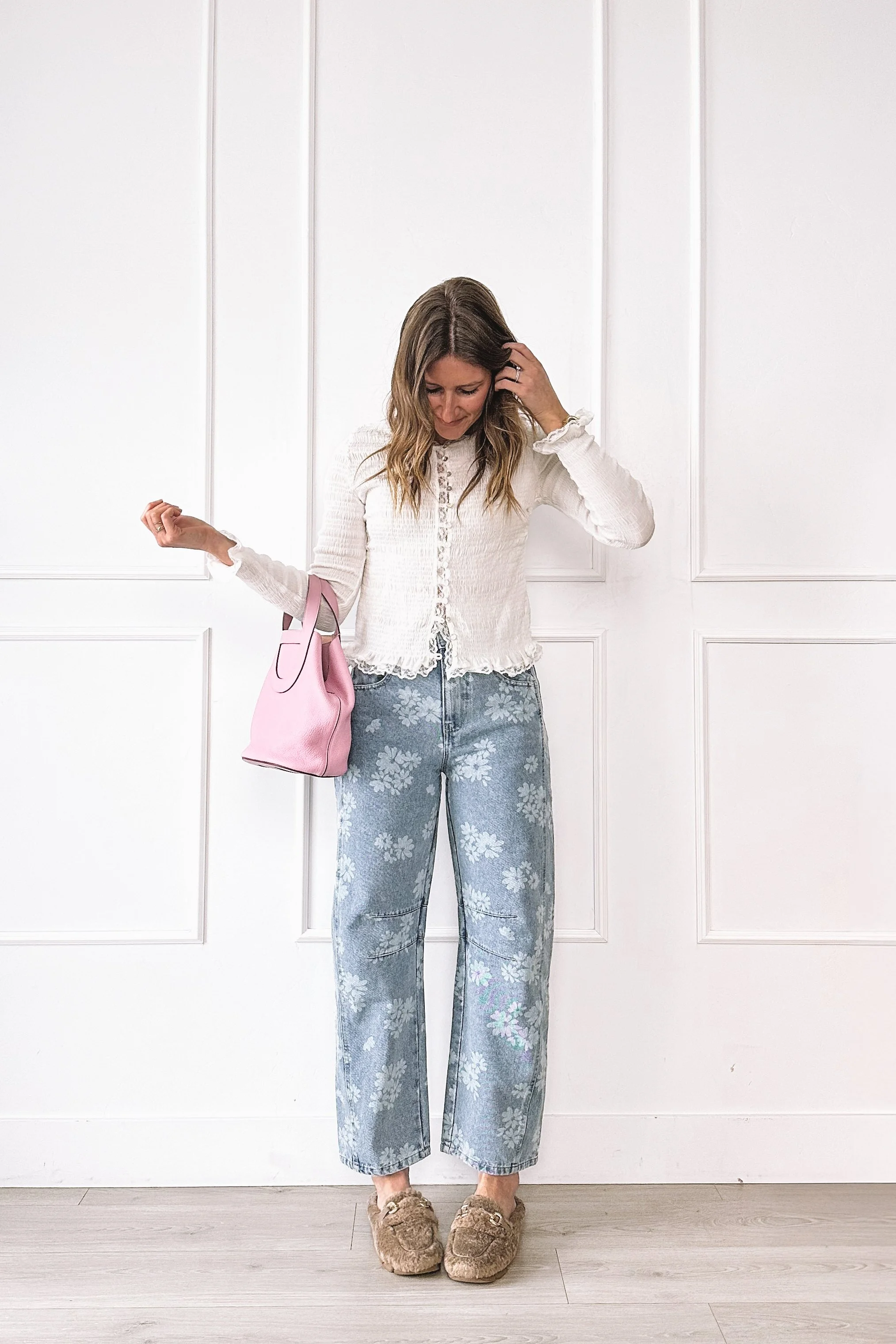flattering floral jeans outfit
