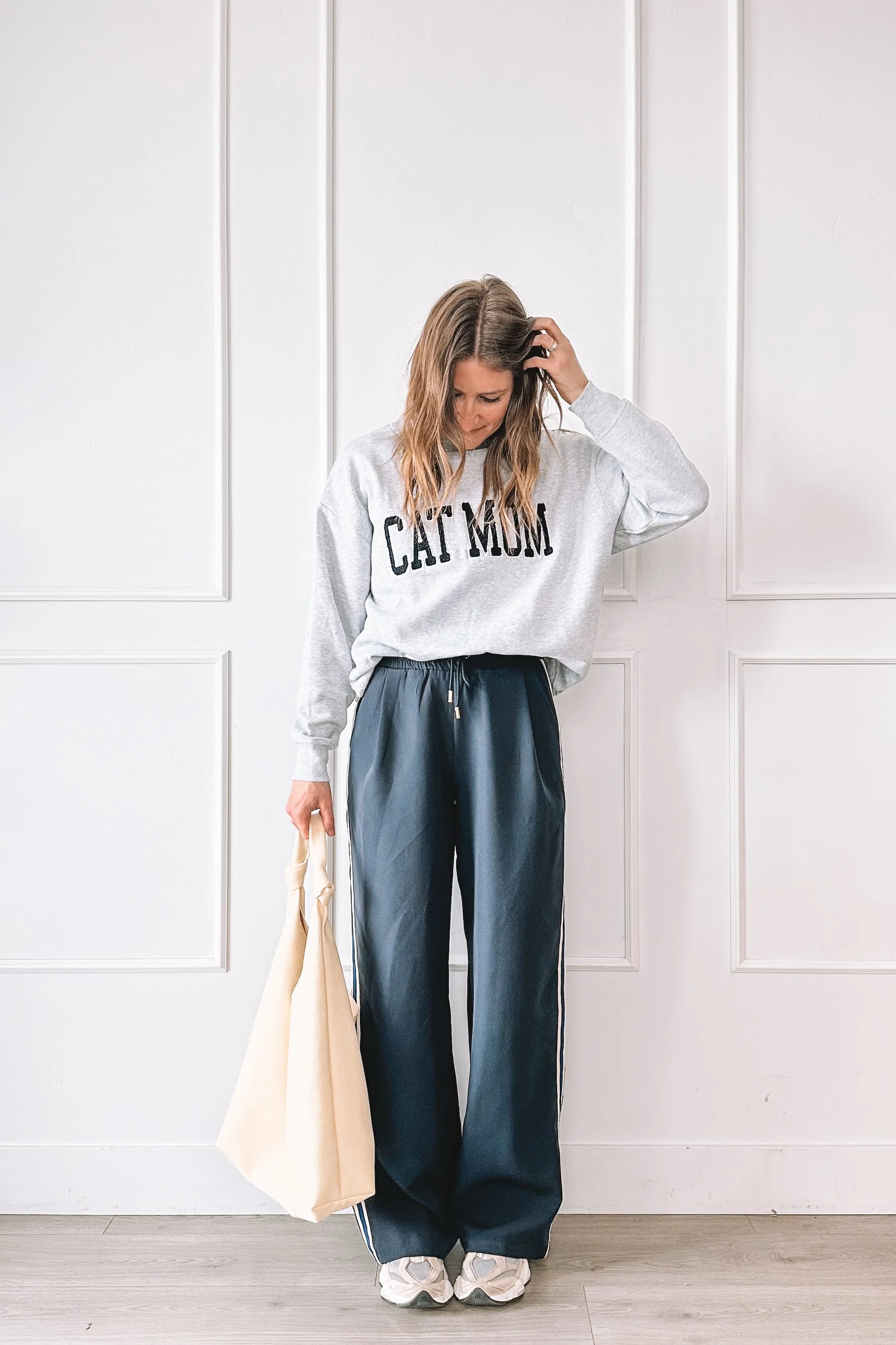 athleisure outfit mom style