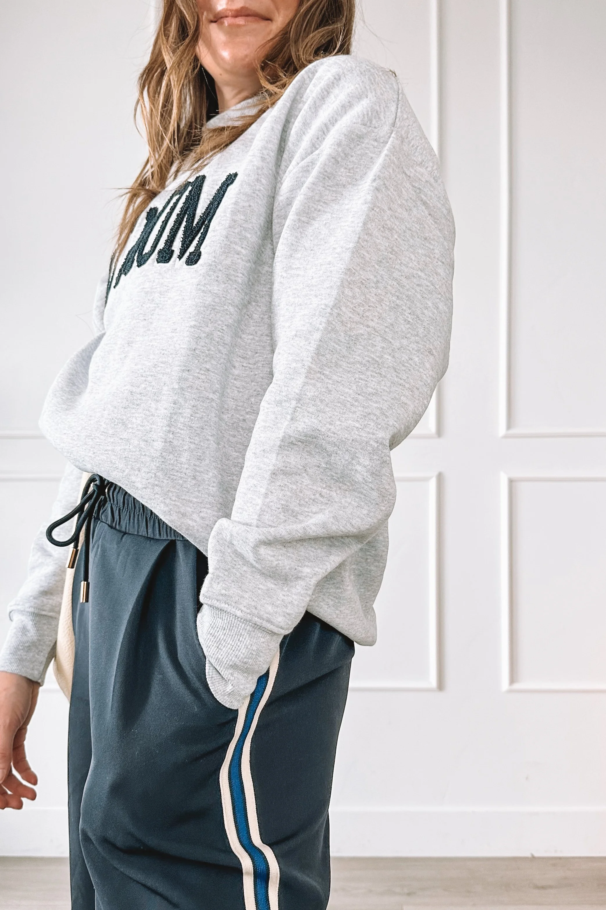 athleisure outfit mom style