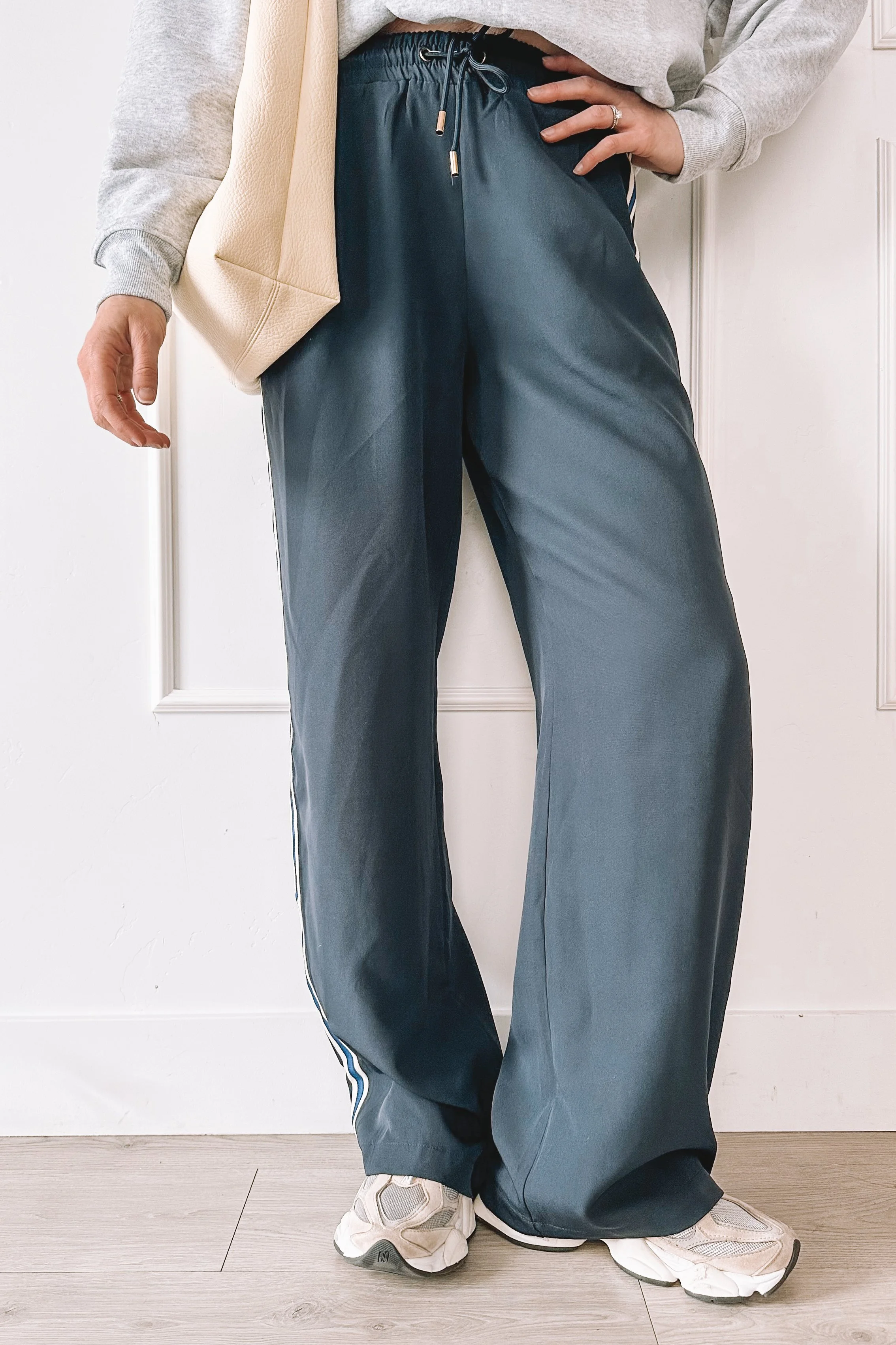 casual mom outfit track pants