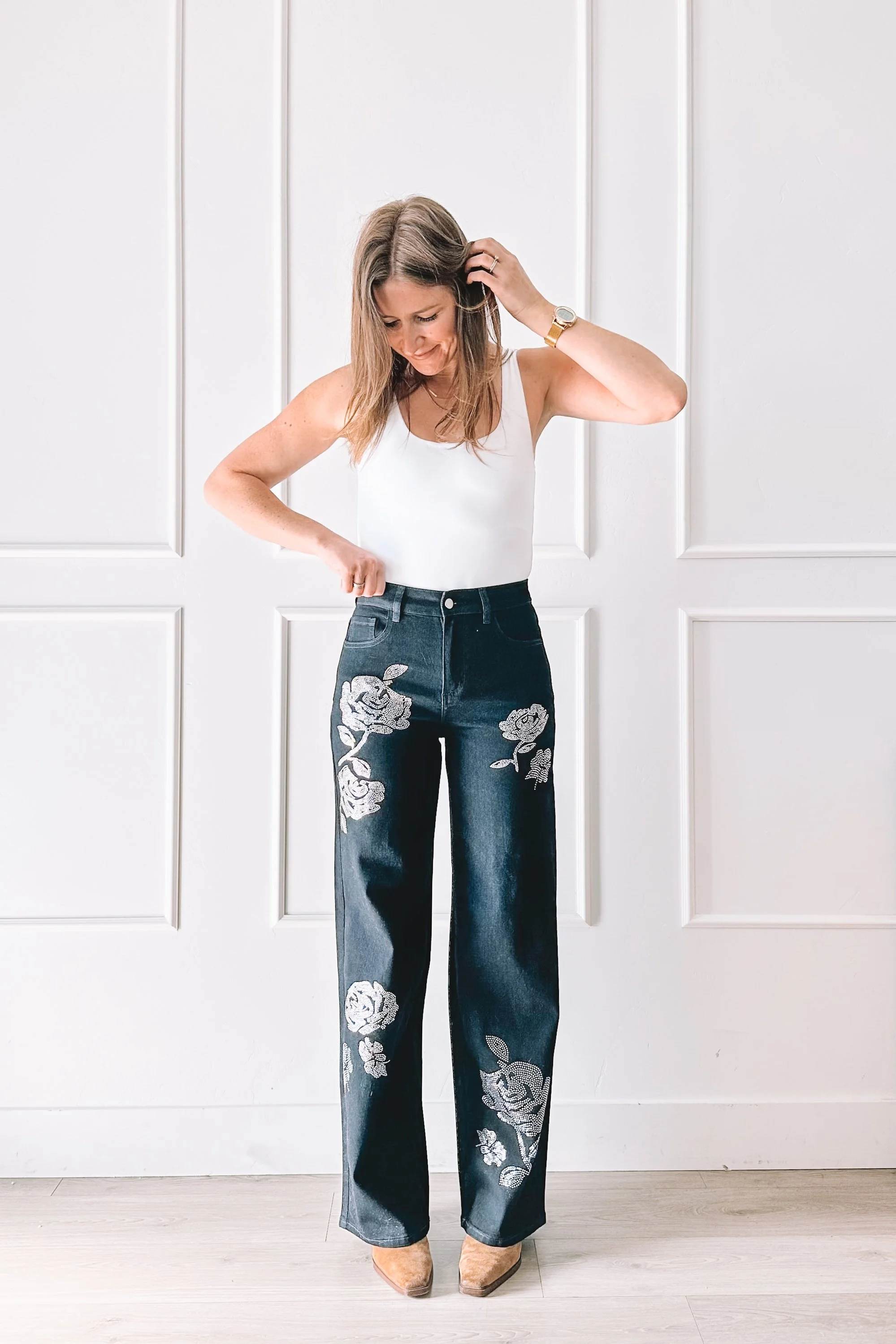 dark blue floral embellished jeans outfit