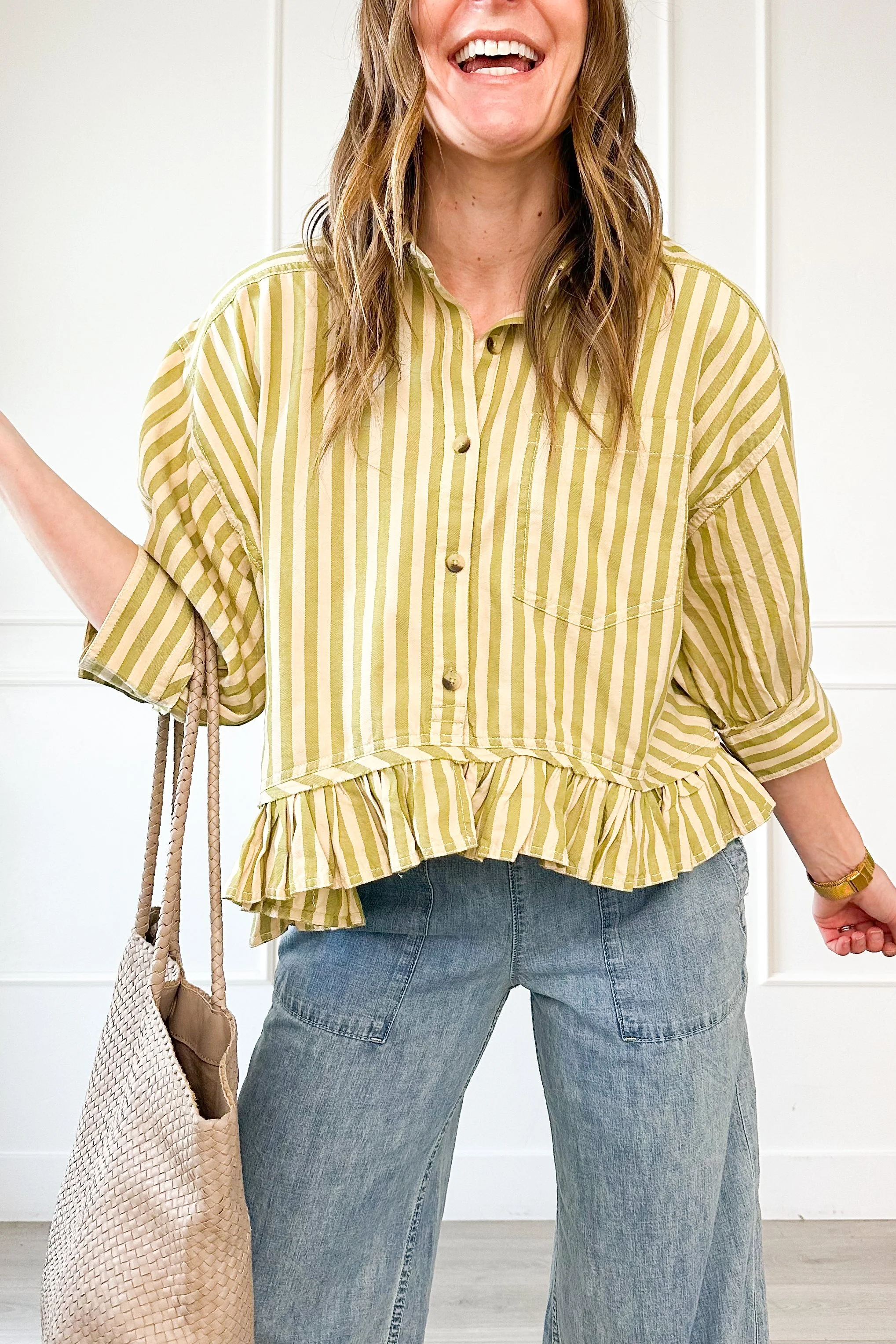 Casual Mom Outfit Wide Leg Jeans And Oversized Top