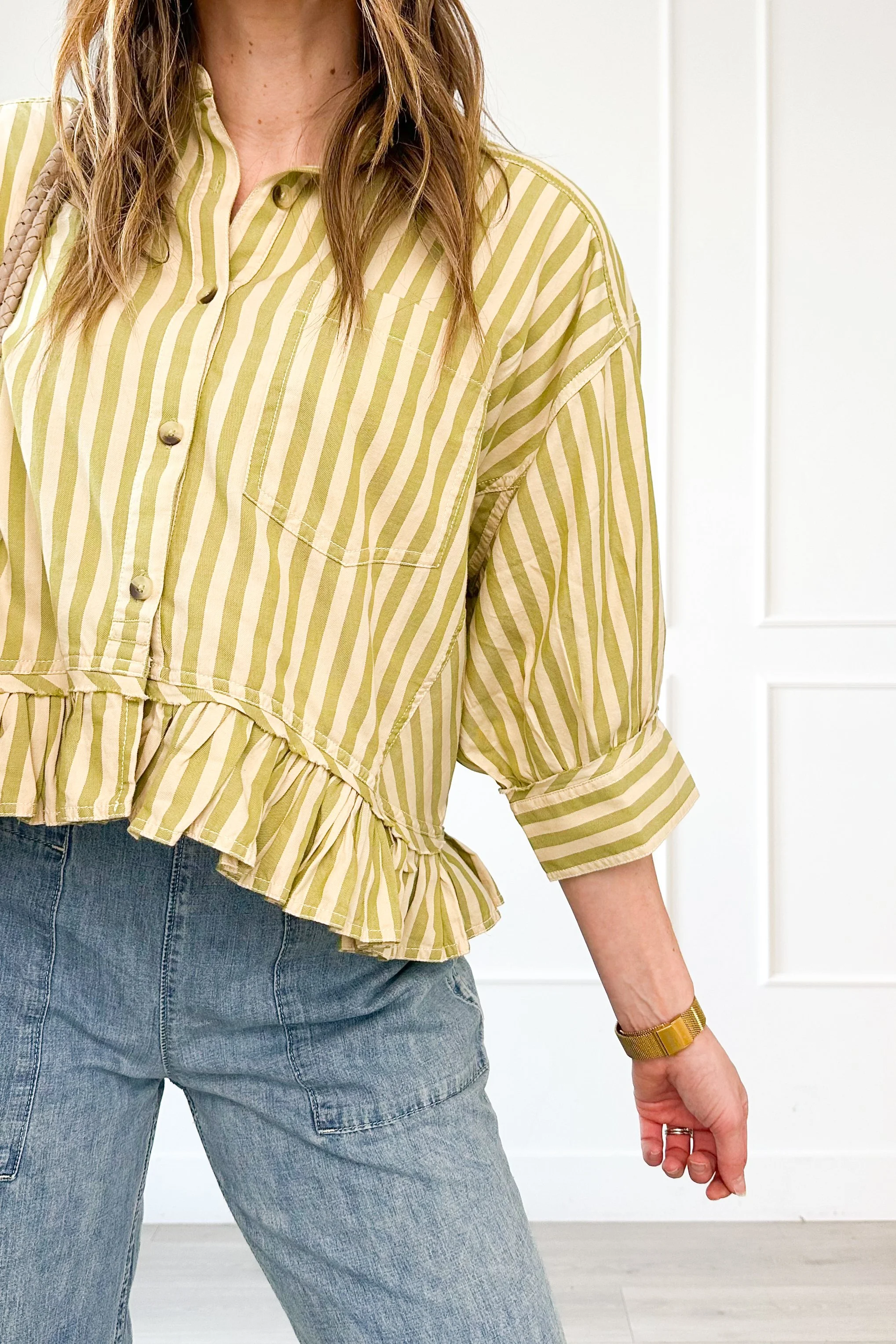 Casual Mom Outfit Wide Leg Jeans And Oversized Top