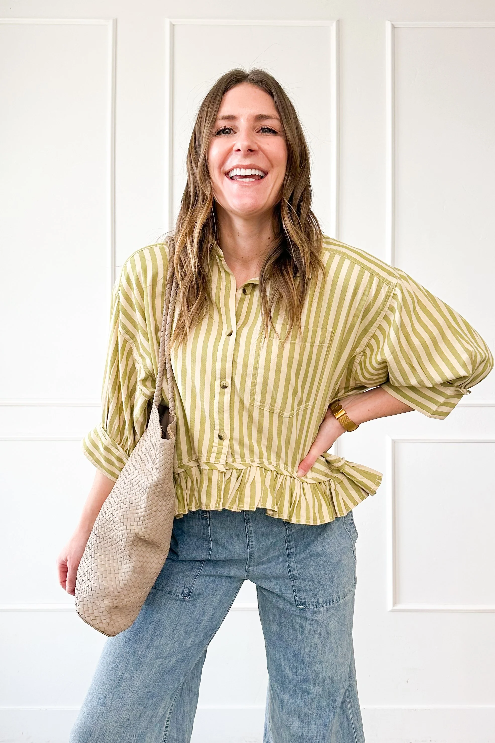 Casual Mom Outfit Wide Leg Jeans And Oversized Top