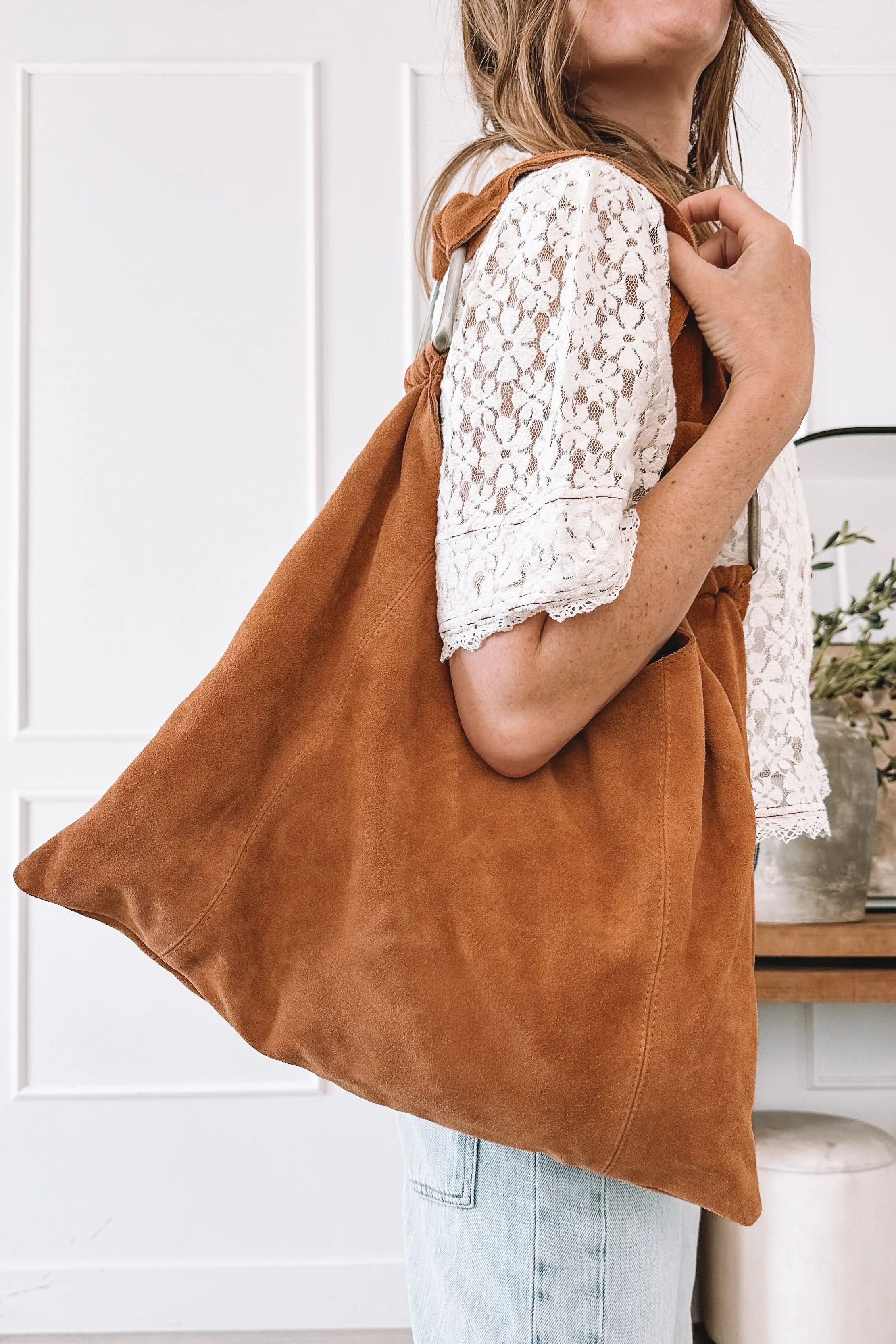 Casual Mom Outfit Wide Leg Jeans And Lace Top