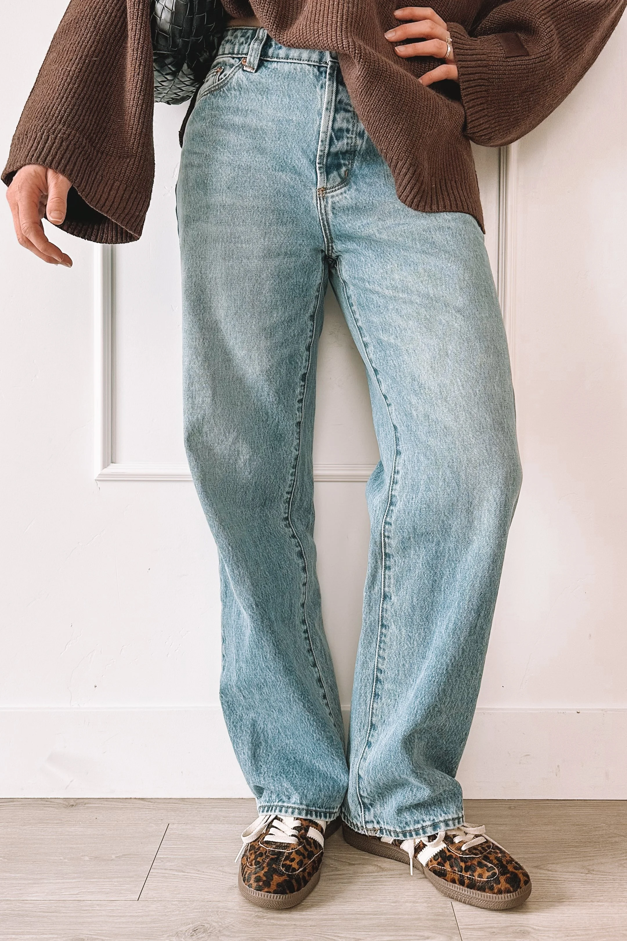 foxy-kind-leopard-sneakers-close-up-outfit-detail
