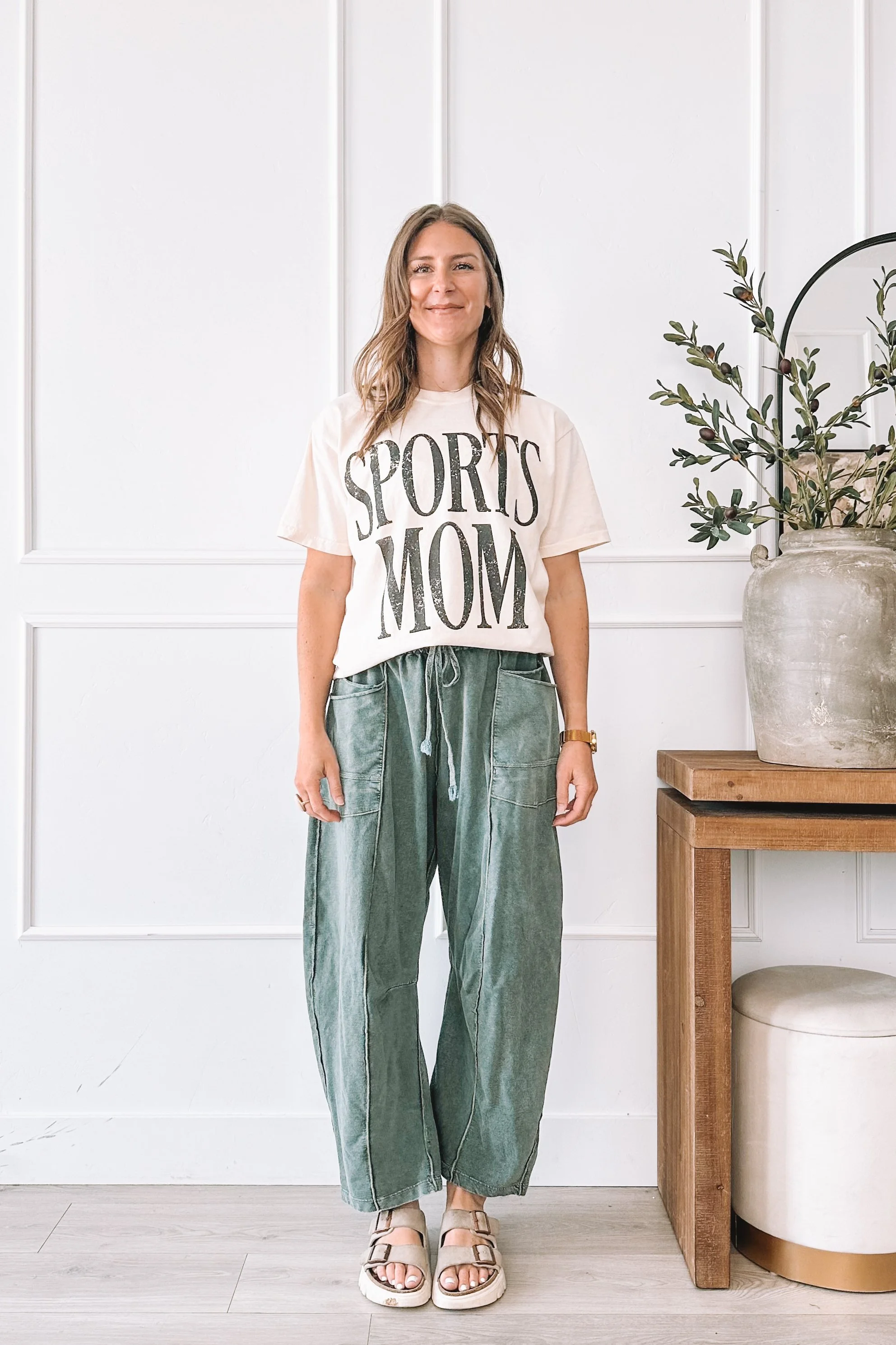 sports-mom-graphic-tee-outfit-barrel-leg-pants-spring