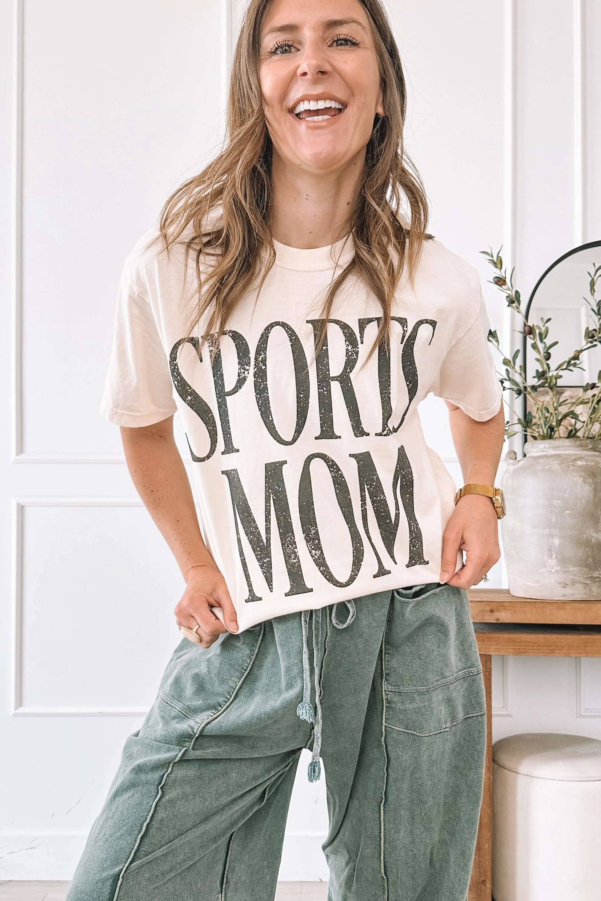 sports-mom-graphic-tee-outfit-barrel-leg-pants-spring