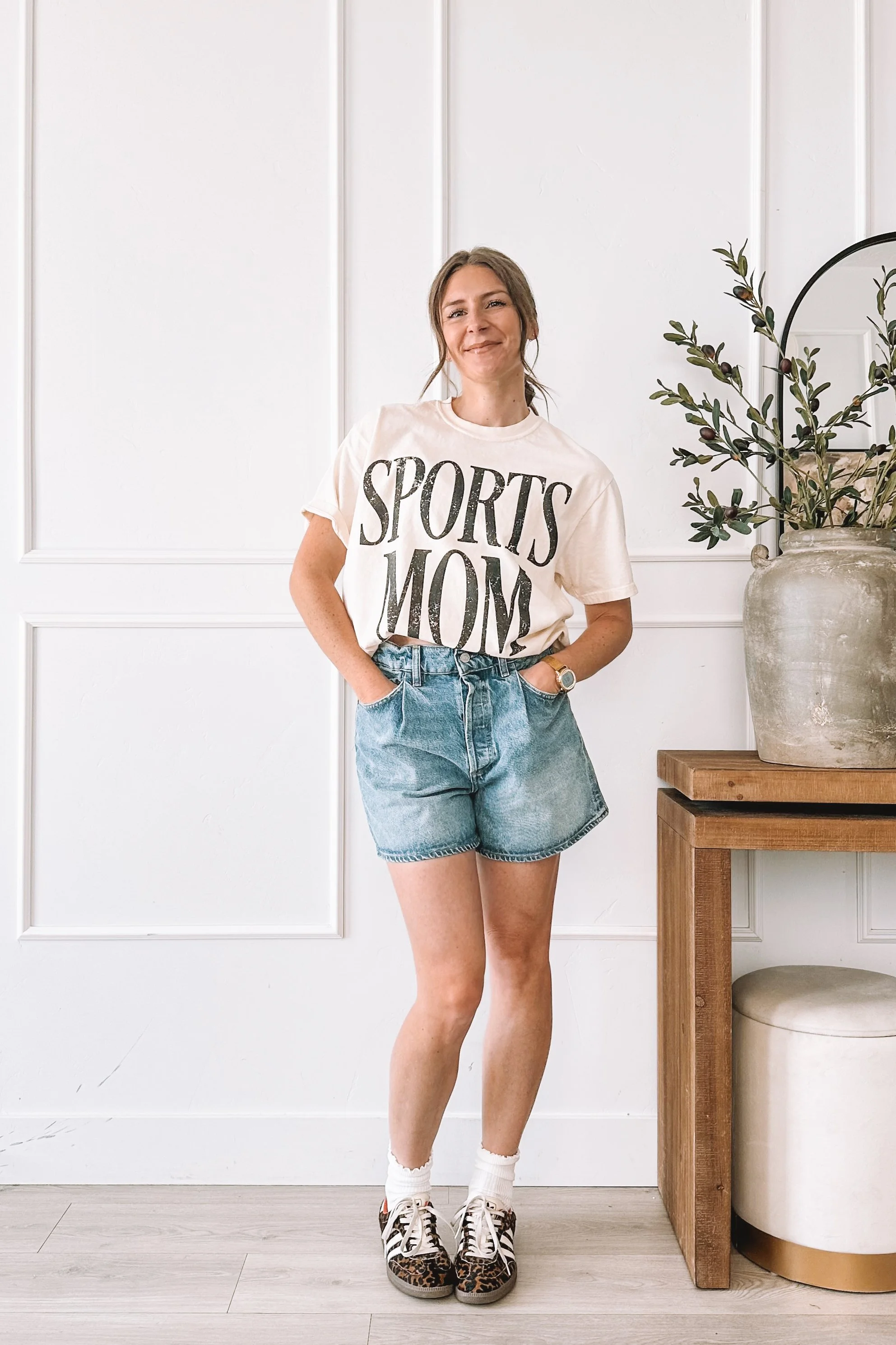 sports-mom-graphic-tee-outfit-denim-shorts-leopard-sneakers
