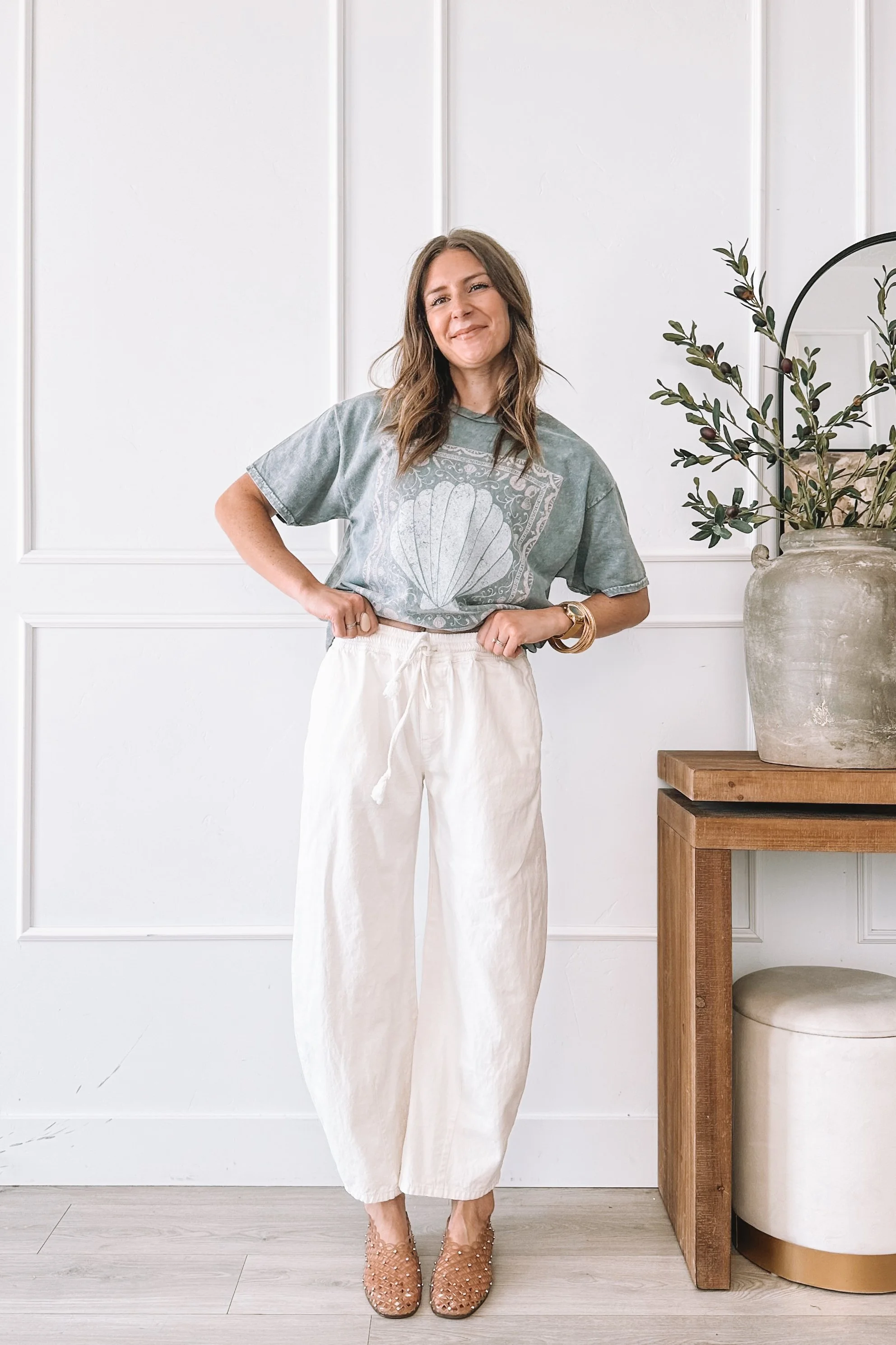 shell-graphic-tee-outfit-white-linen-pants-studded-mules