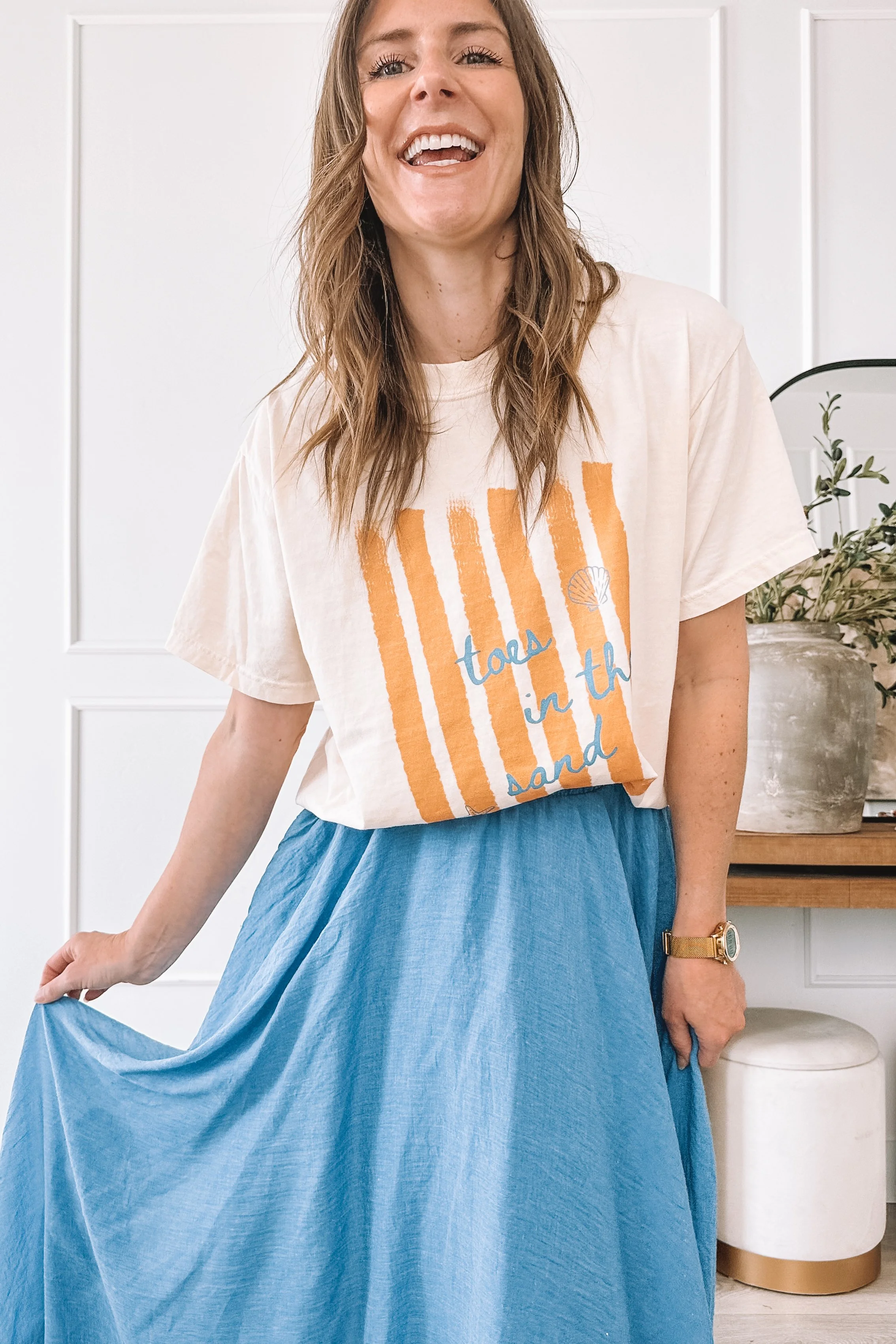 toes-in-the-sand-graphic-tee-outfit-blue-maxi-skirt-sandals