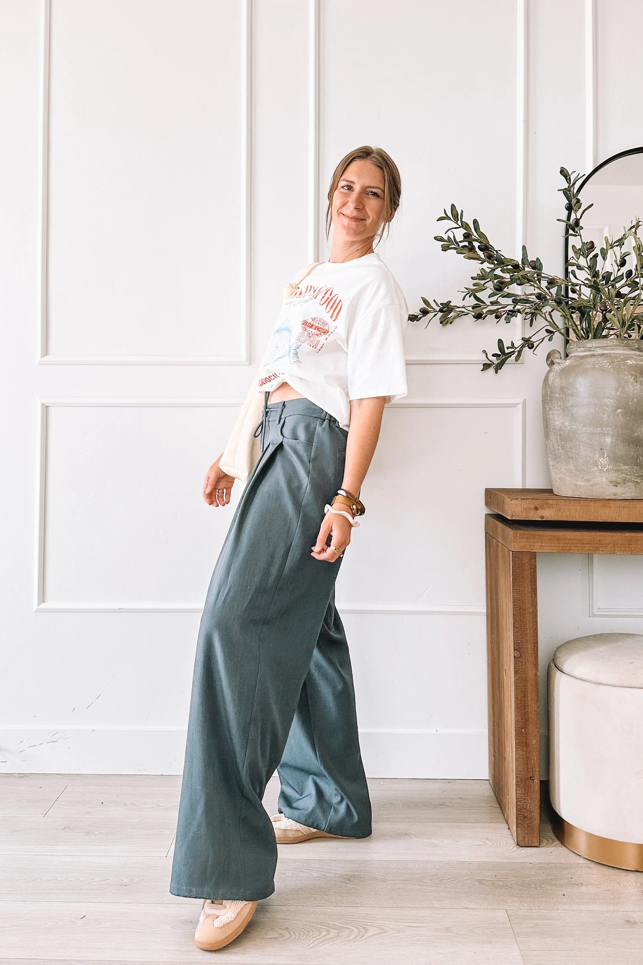 Everyday Mom Fashion Graphic Tee Wide Leg Pants Outfit Summer 2026