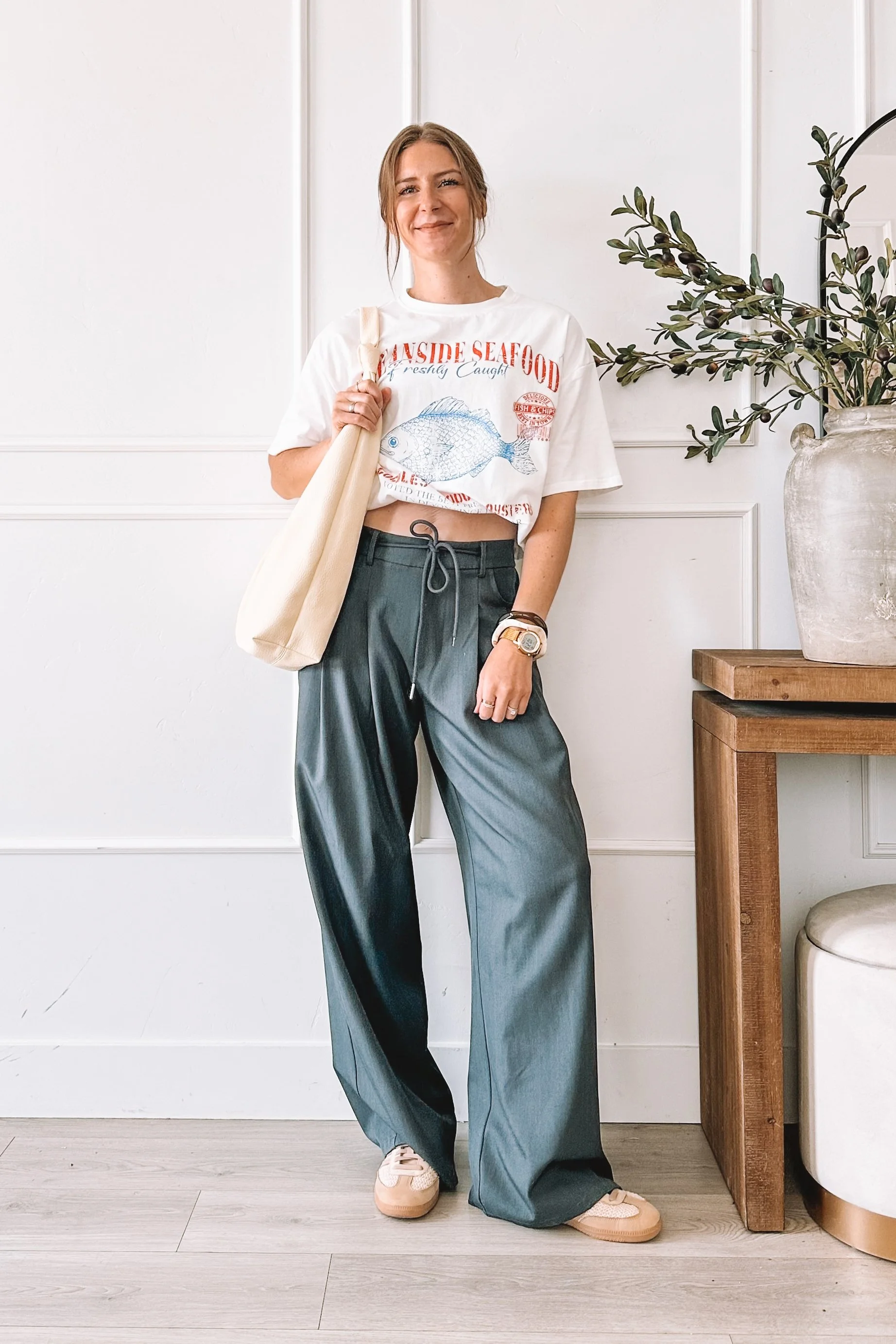 Graphic Tee Outfit Ideas for Moms