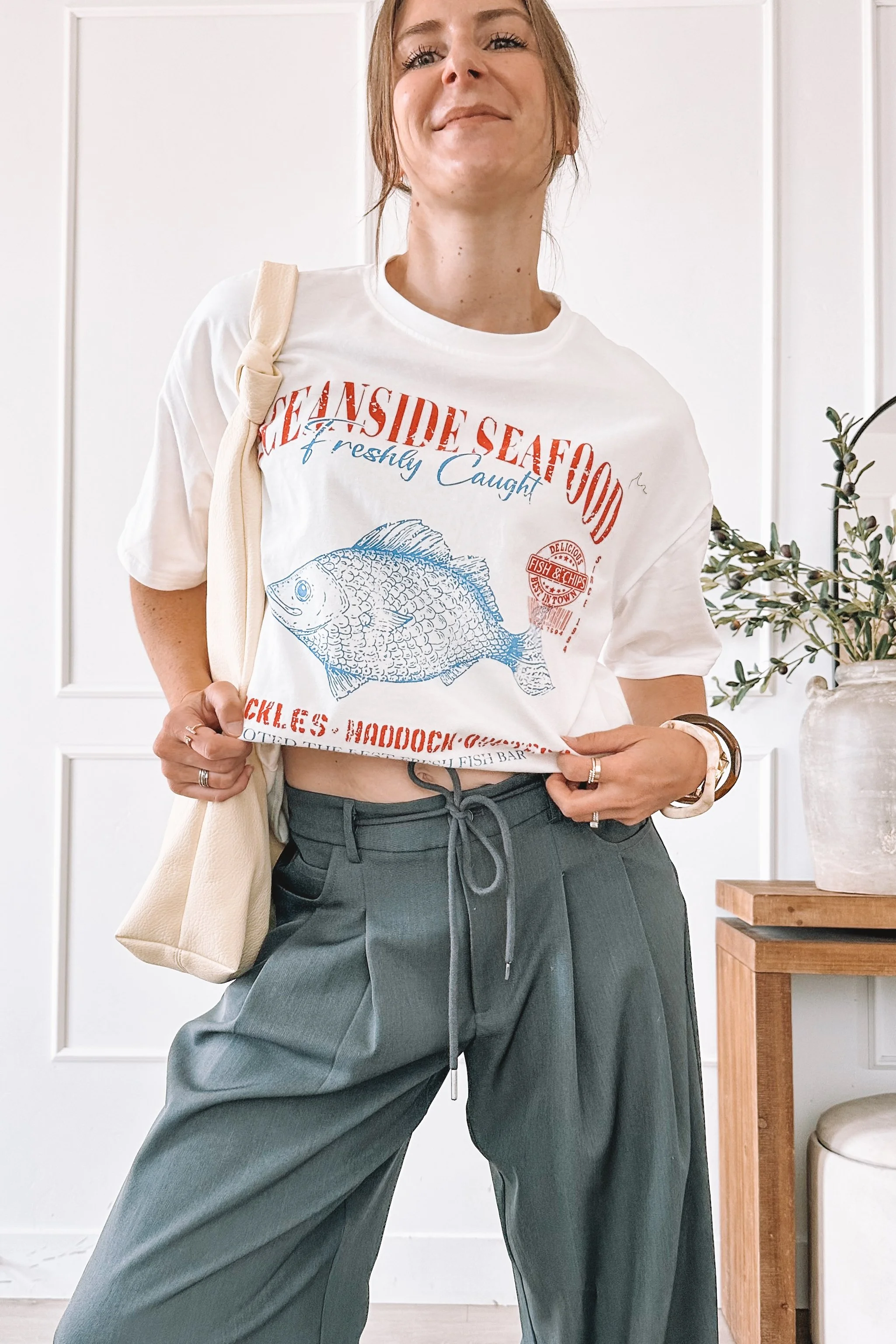 Graphic Tee Outfit Ideas for Moms