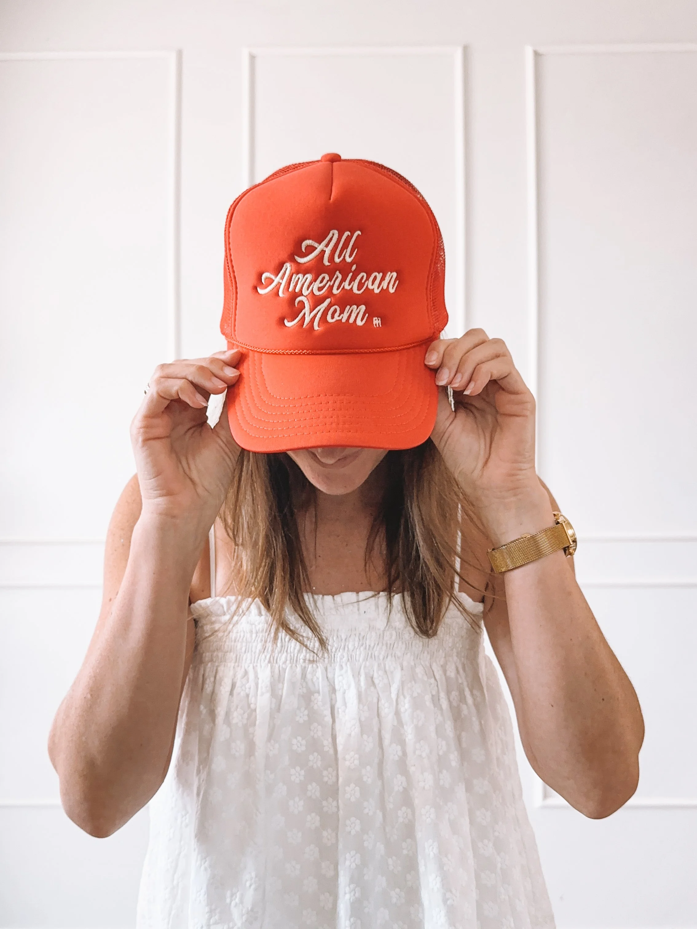 4th of July Outfit Ideas for Moms with Red Hat