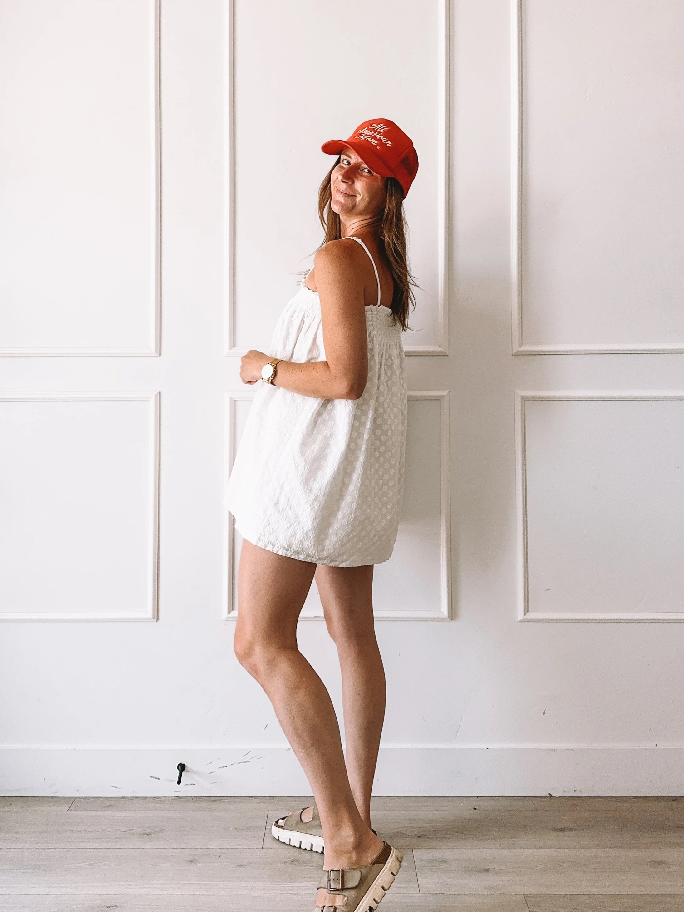 4th of July Outfit Ideas for Moms with Red Hat