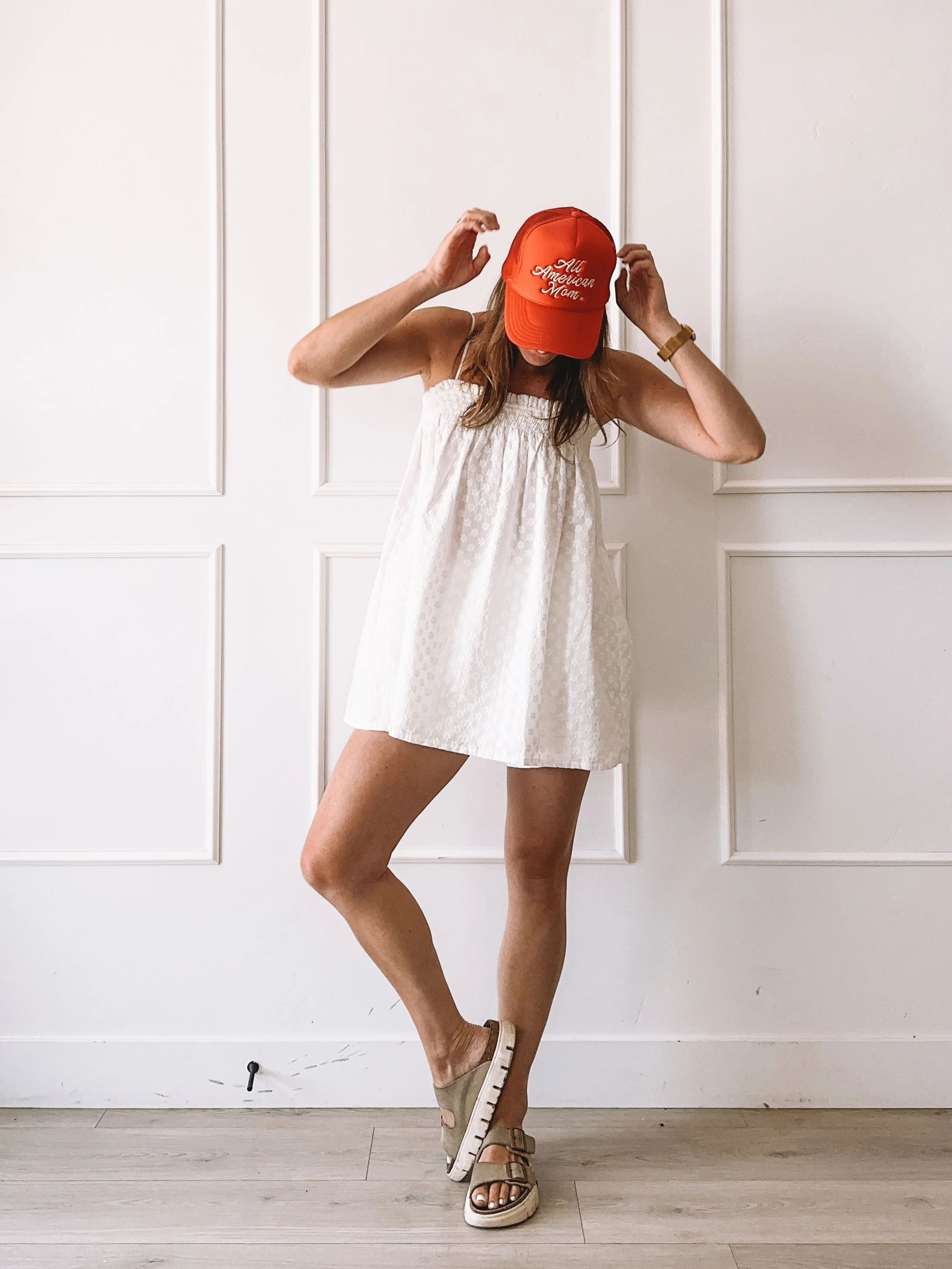 4th of July Outfit Ideas for Moms with Red Hat