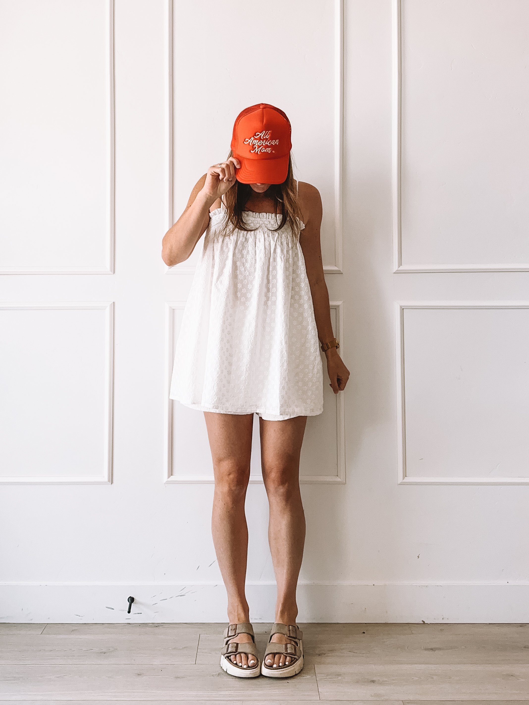 4th of July Outfit Ideas for Moms with Red Hat