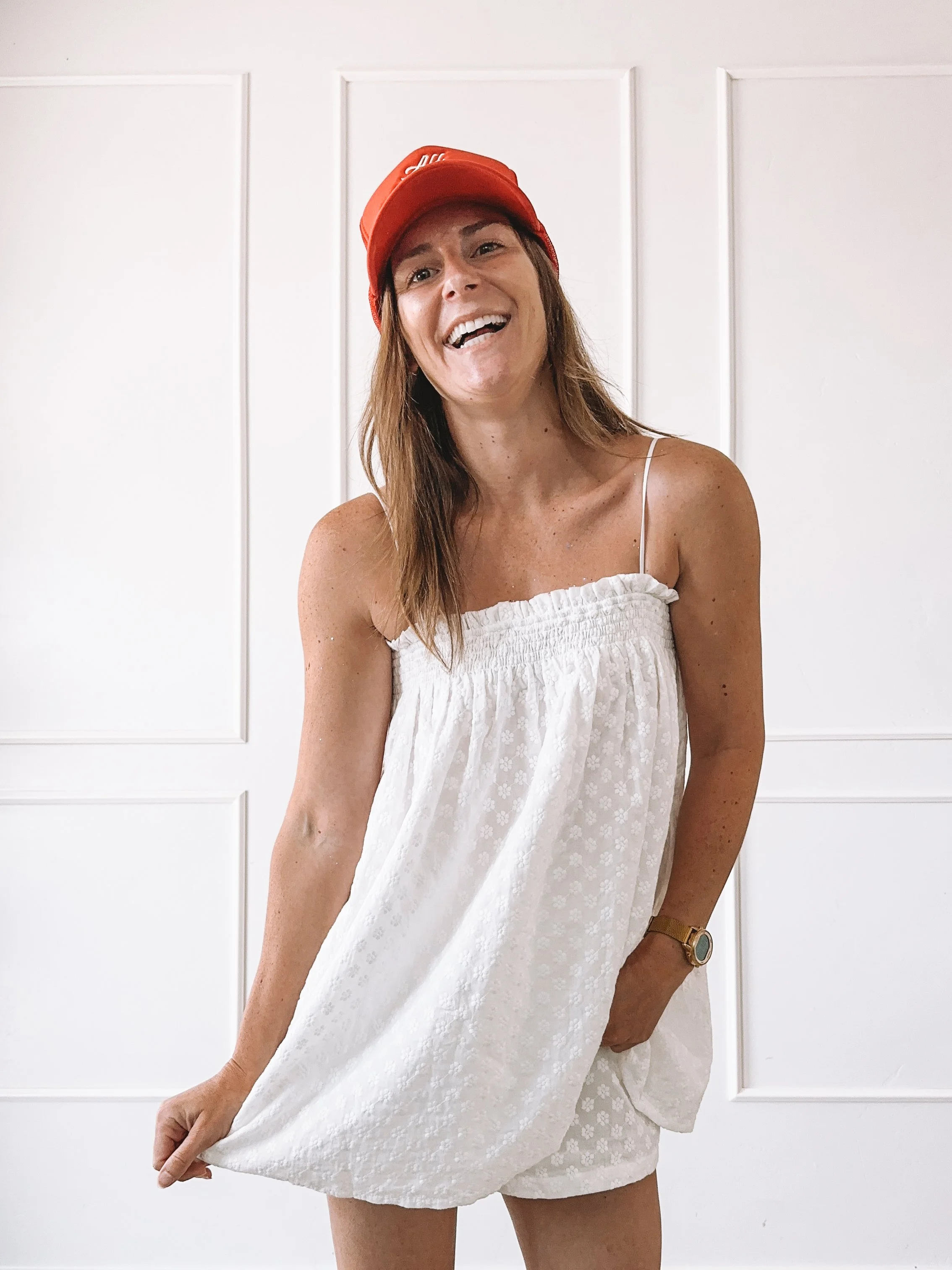 4th of July Outfit Ideas for Moms with Red Hat