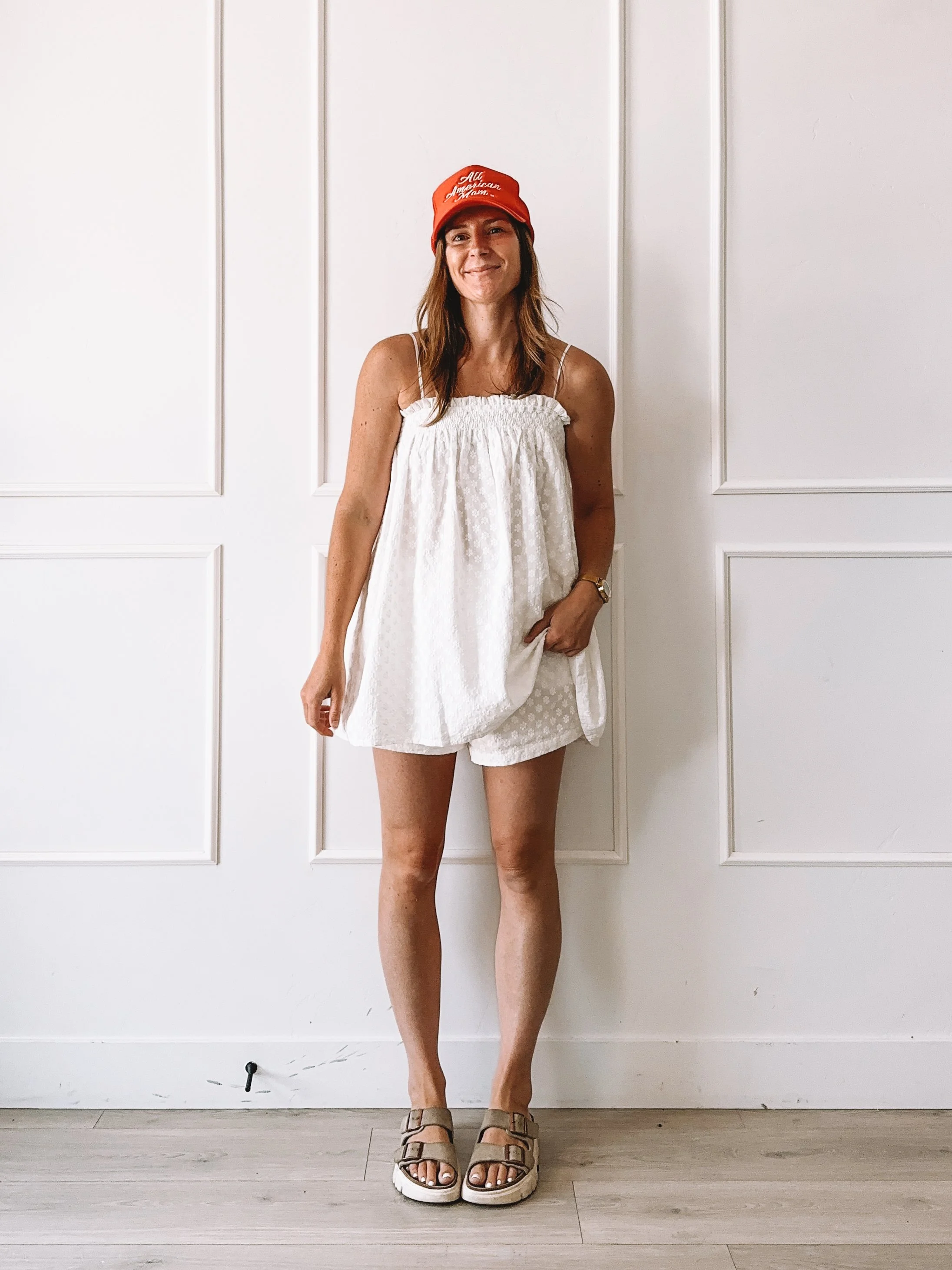4th of July Outfit Ideas for Moms with Red Hat