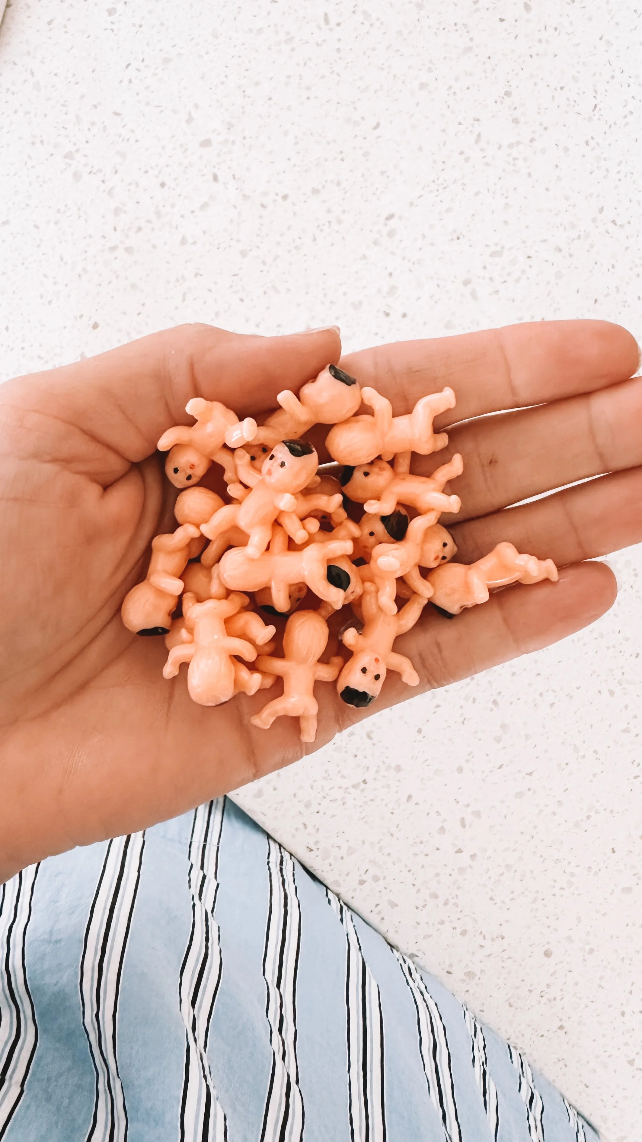 5 Cheap, Quick and Easy Baby Shower Games (even kids can play!)