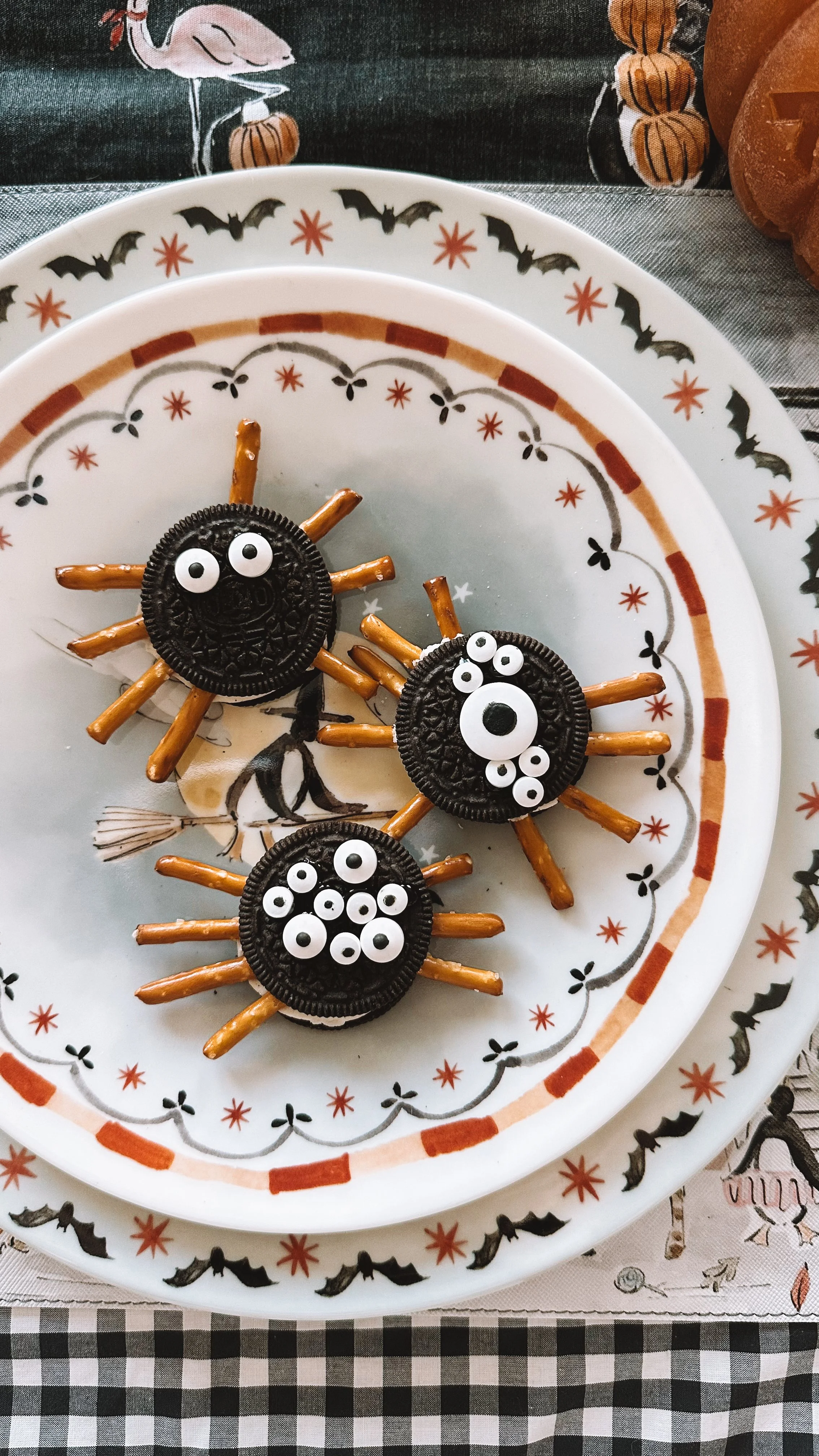 diy halloween party treats oreo spider finished