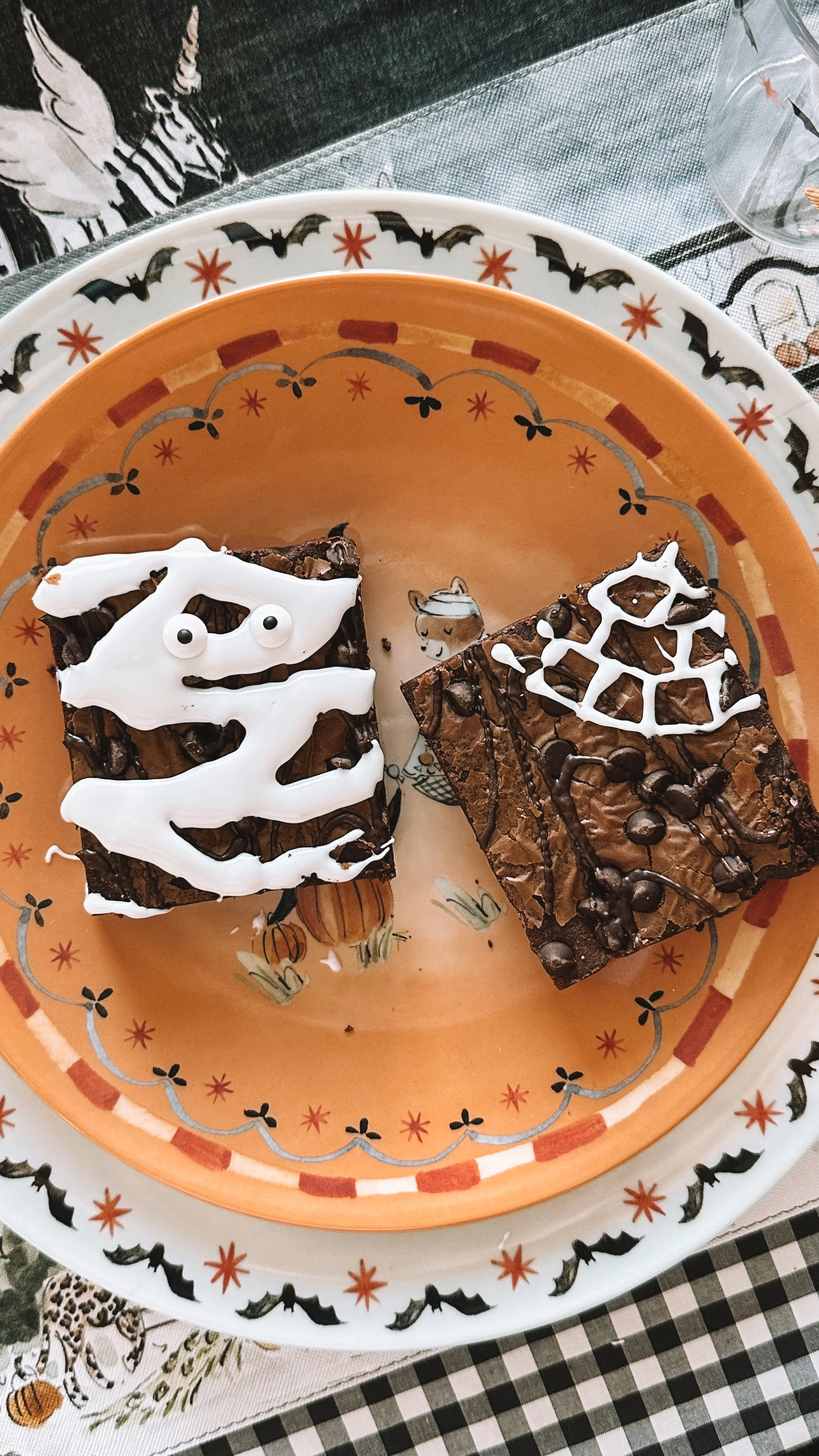 diy halloween party treats mummy and spider web brownie finished