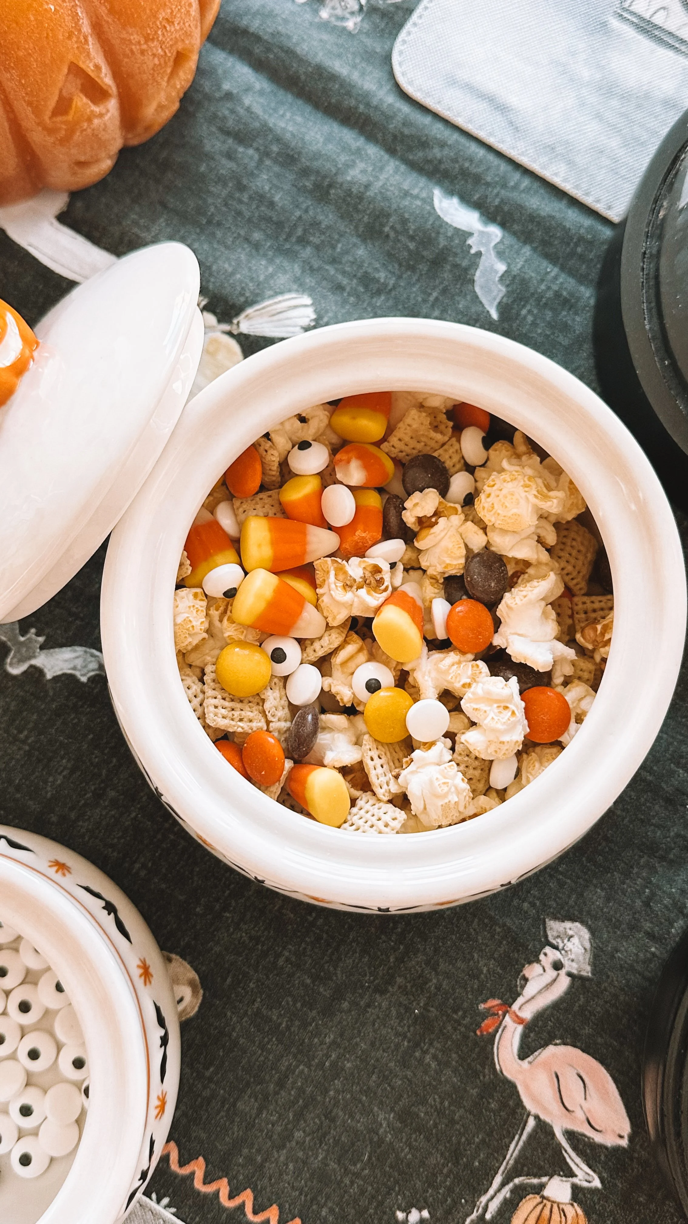 kids halloween party treat ideas - diy edible halloween treats